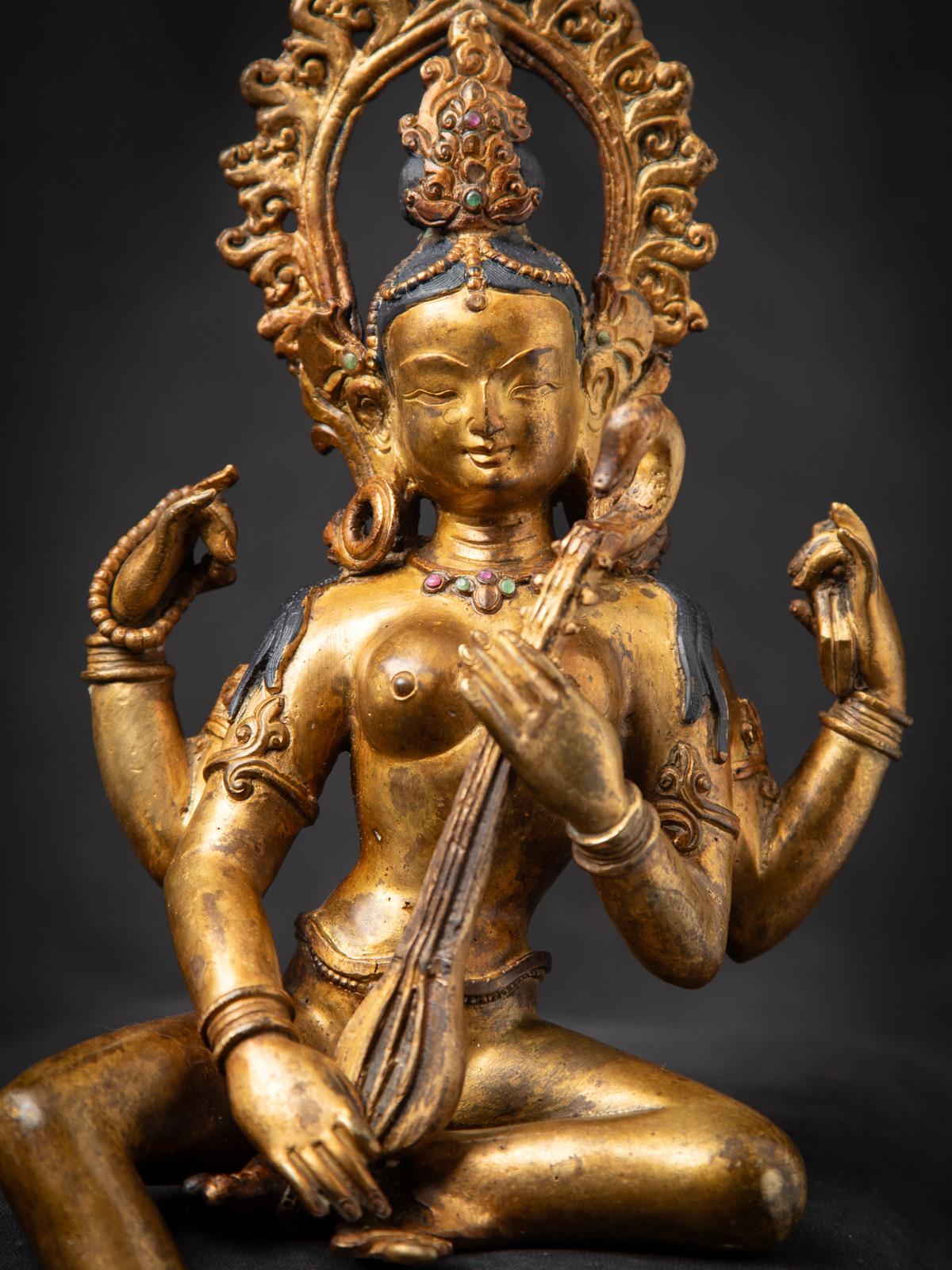 20ième siècle Milieu du 20e siècle Statue Saraswati en bronze ancien du Népal - Bouddhas originaux en vente