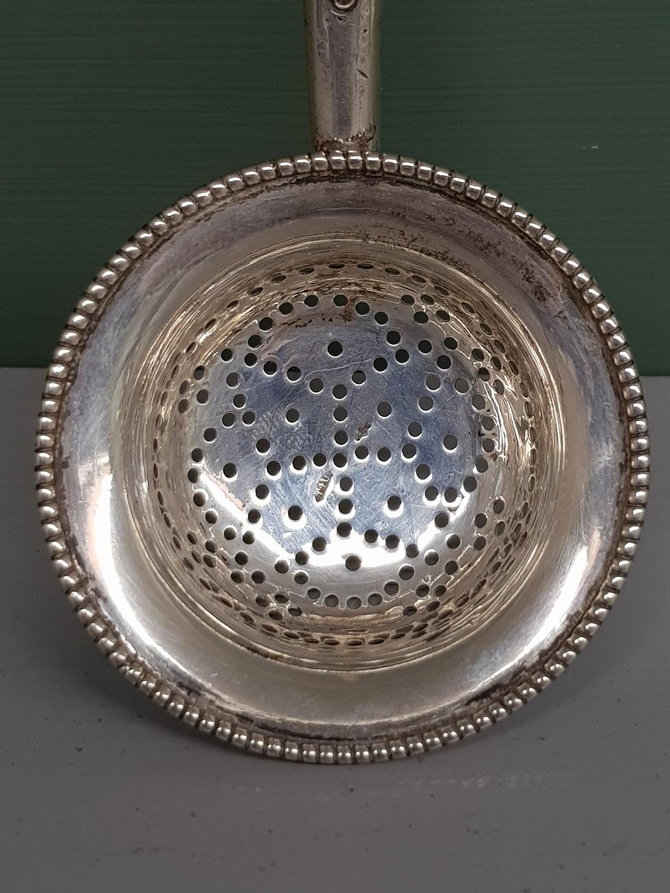 Mid 20th Century Old Dutch Silver Tea Strainer. In Good Condition In Raalte, NL