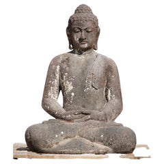Statue de Bouddha en pierre de lave datant du milieu du 20e siècle et provenant d'Indonésie - OriginalBuddhas