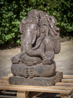 Statue de Ganesha en lavastone d'Indonésie du milieu du 20e siècle OriginalBuddhas