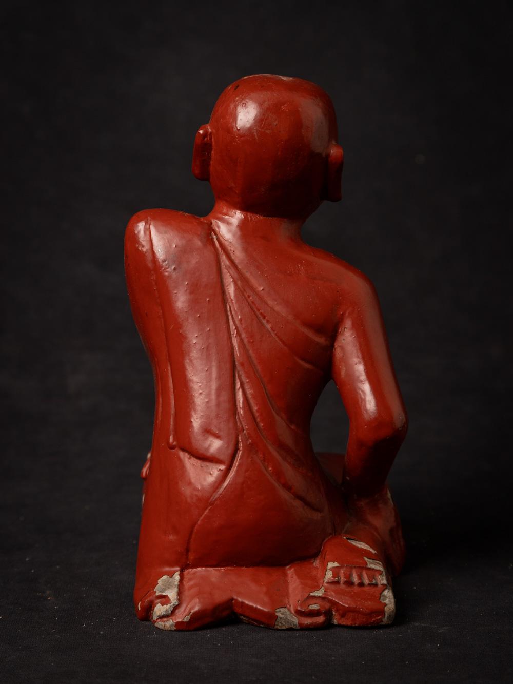 Mid-20th century Old wooden Burmese Monk statue from Burma - OriginalBuddhas In Good Condition For Sale In DEVENTER, NL