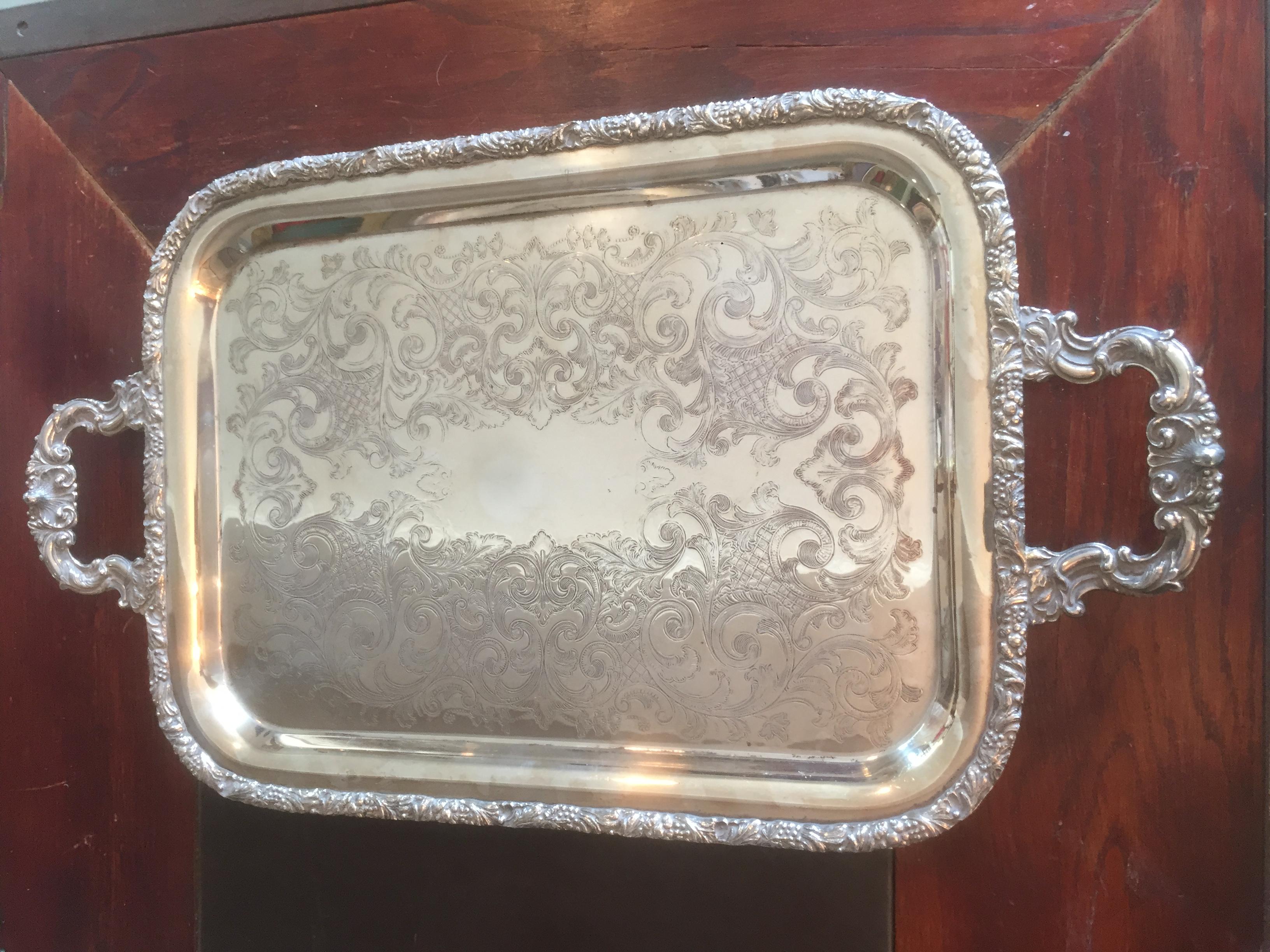 Very nice Oneida silver plated engraved details tray from the 1930s.
 