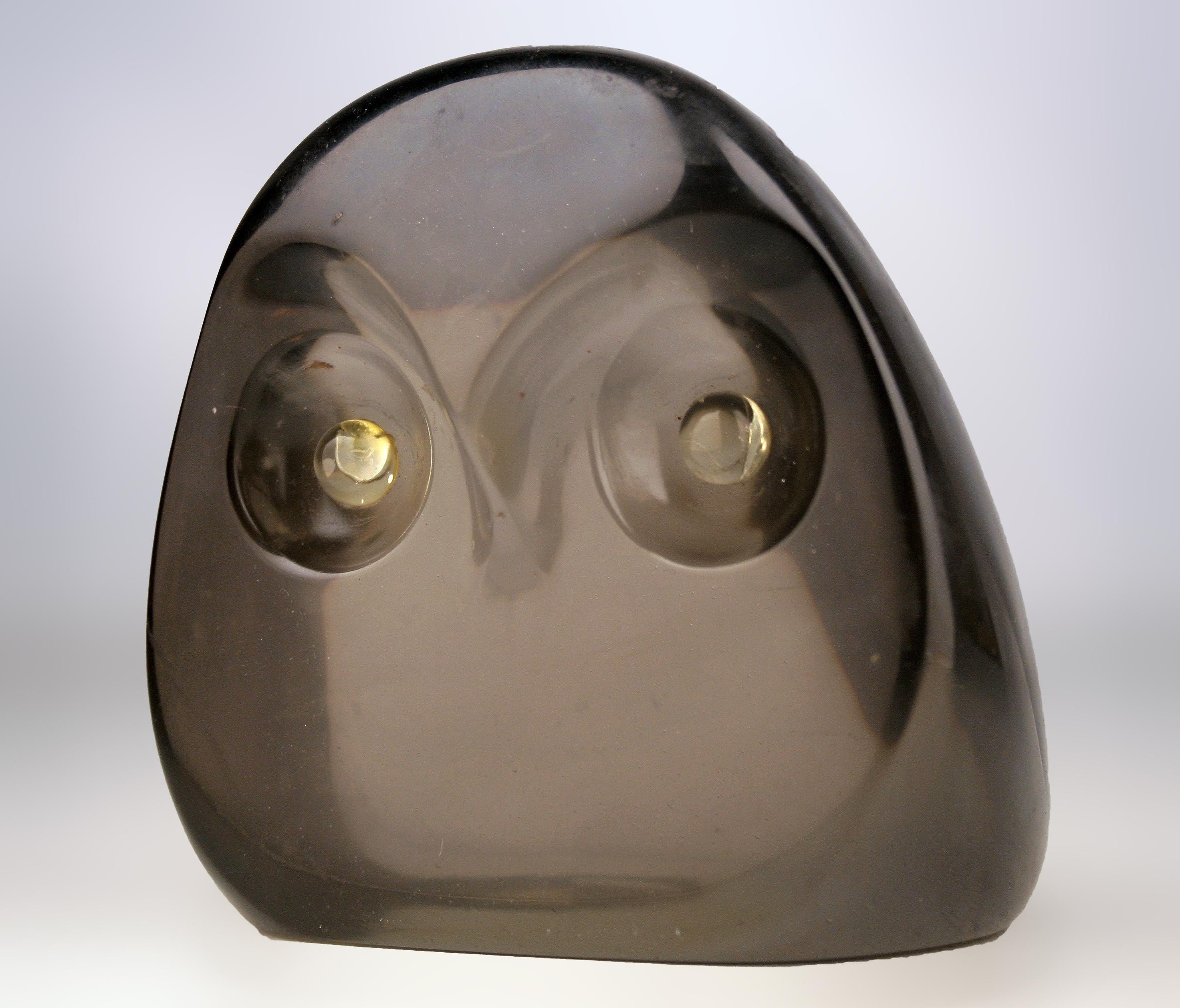 Space Age Palatnik-like brazilian Op Art acrylic/lucite monochromatic translucent owl sculpture/paperweight by Aldemir Martins, Brazil

By: Aldemir Martins, Abraham Palatnik (in the style of)
Material: acrylic, lucite, synthetic
Technique: polished,