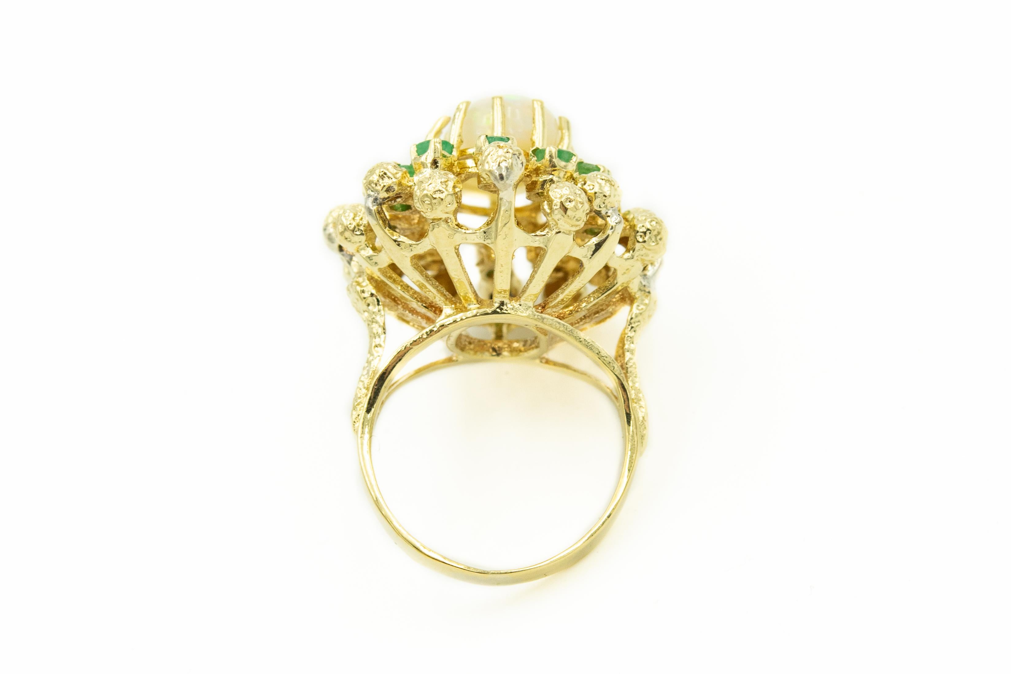 Mid-20th Century Opal Emerald Textured Gold Ball Cluster Ring In Good Condition For Sale In Miami Beach, FL