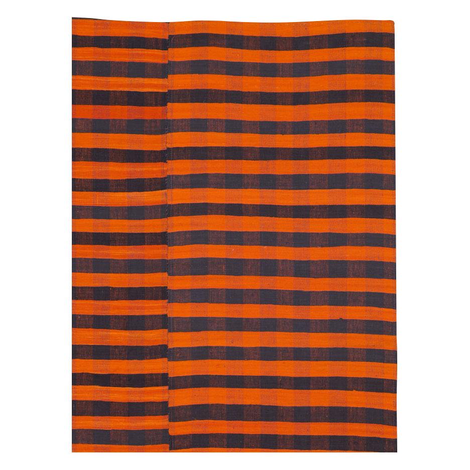 Hand-Woven Mid-20th Century Orange and Black Turkish Flat-Weave Kilim Room Size Accent Rug For Sale
