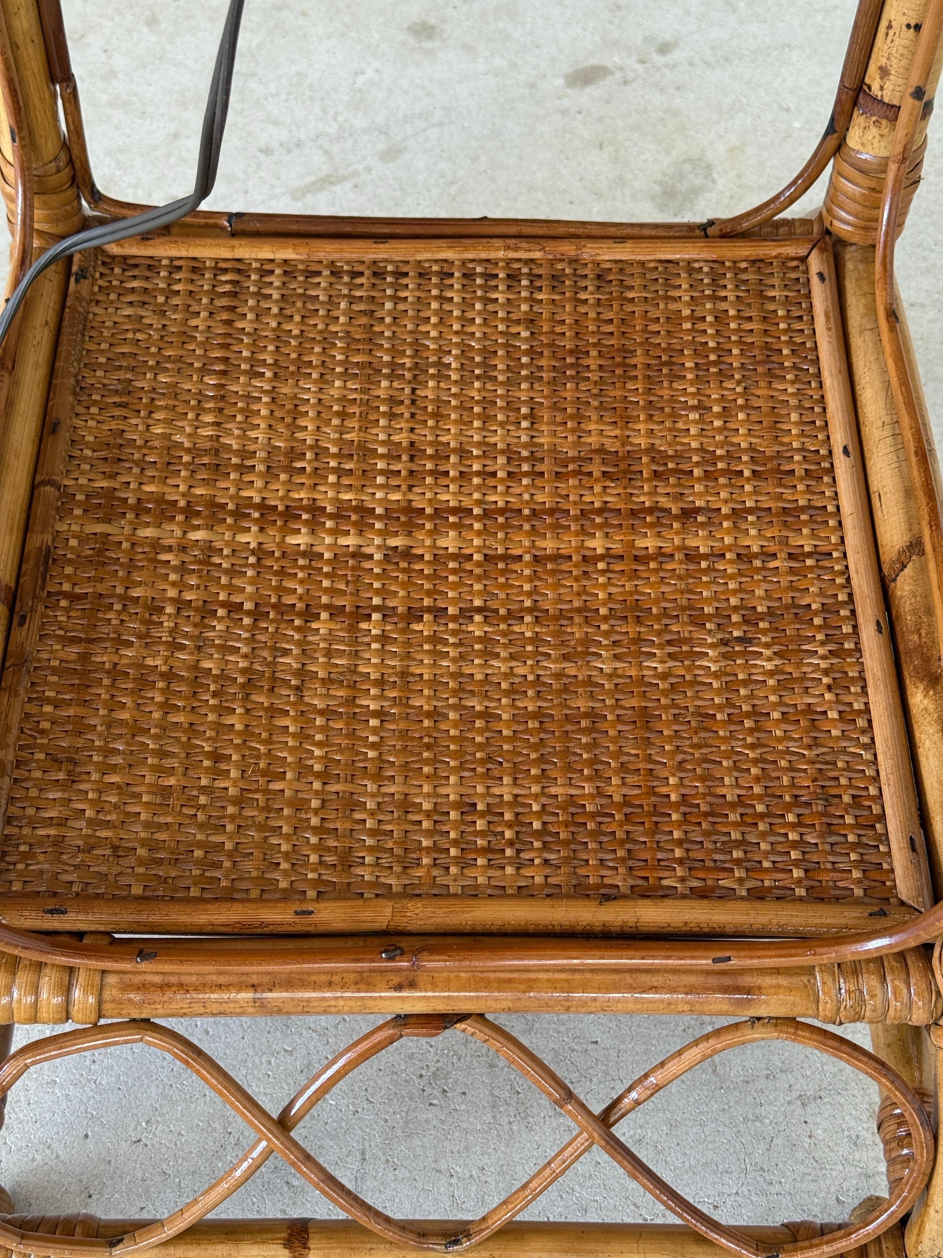 Lampadaire moderne organique du milieu du 20e siècle en bambou et rotin avec table à deux niveaux en vente 6