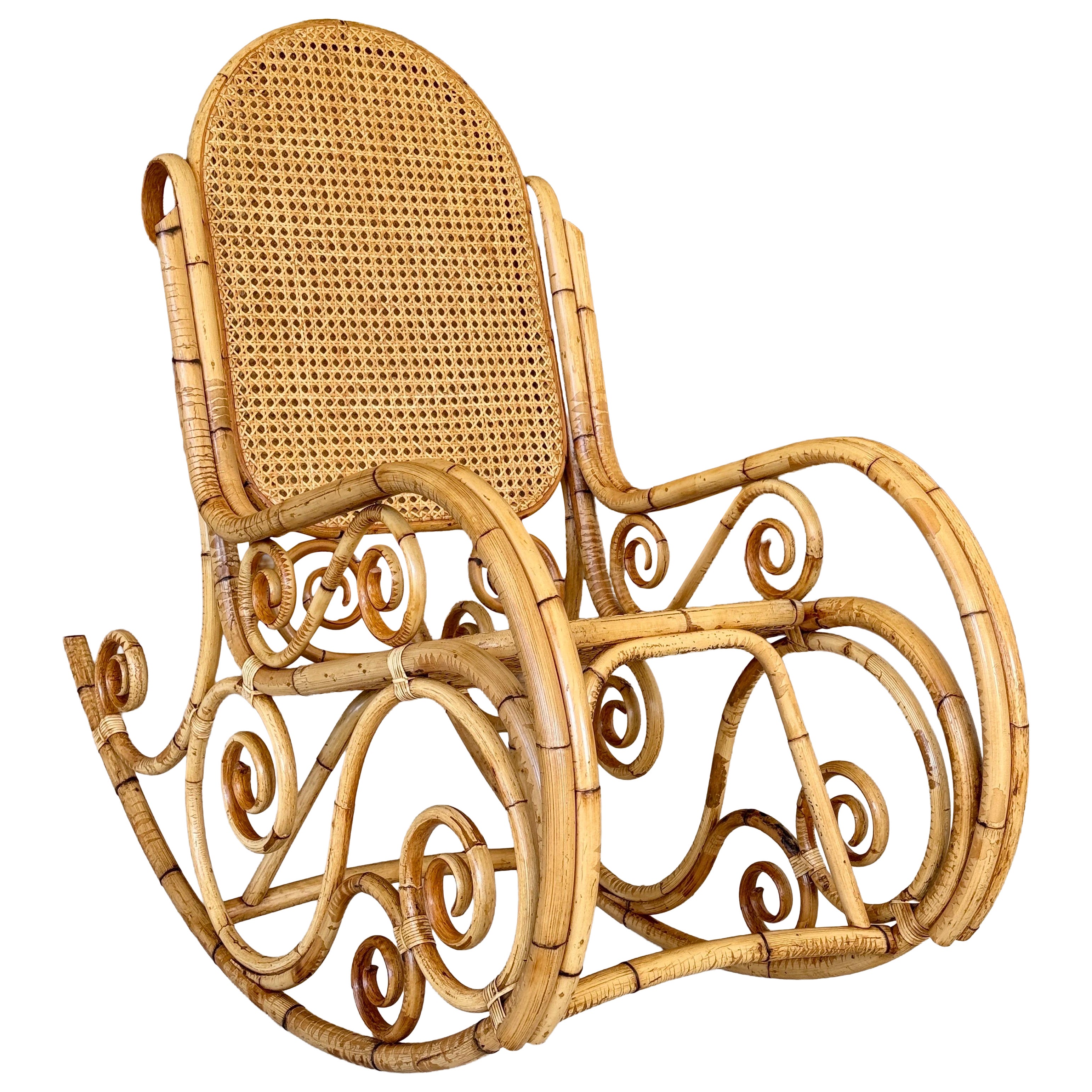 Fauteuil à bascule en rotin courbé et canne du milieu du 20e siècle, style Thonet en vente