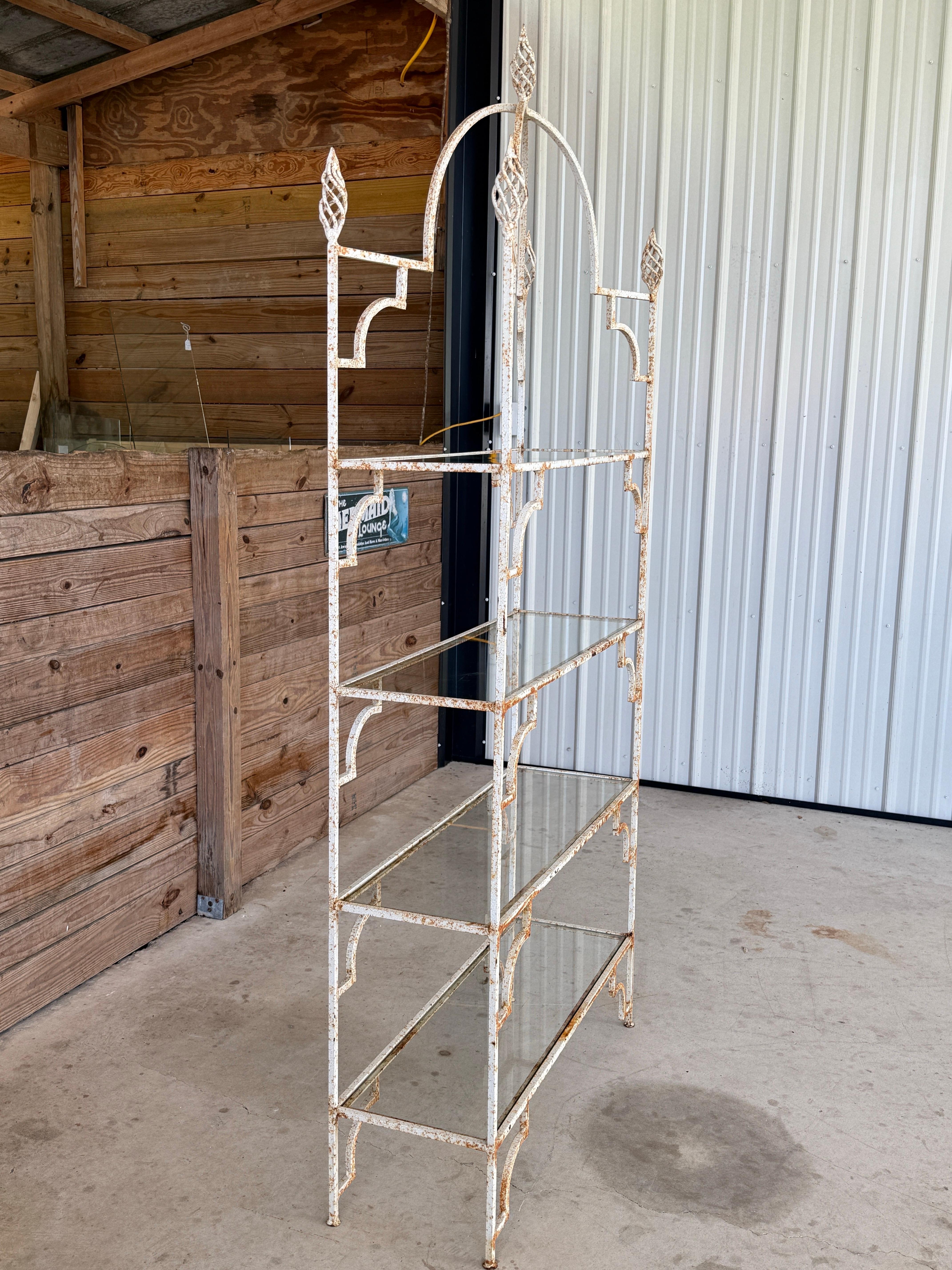 Rustikale Eisen-Etagere mit Glasschachtel, Organische Moderne, Marokkanischer Stil, Mitte des 20. Jahrhunderts im Angebot 7