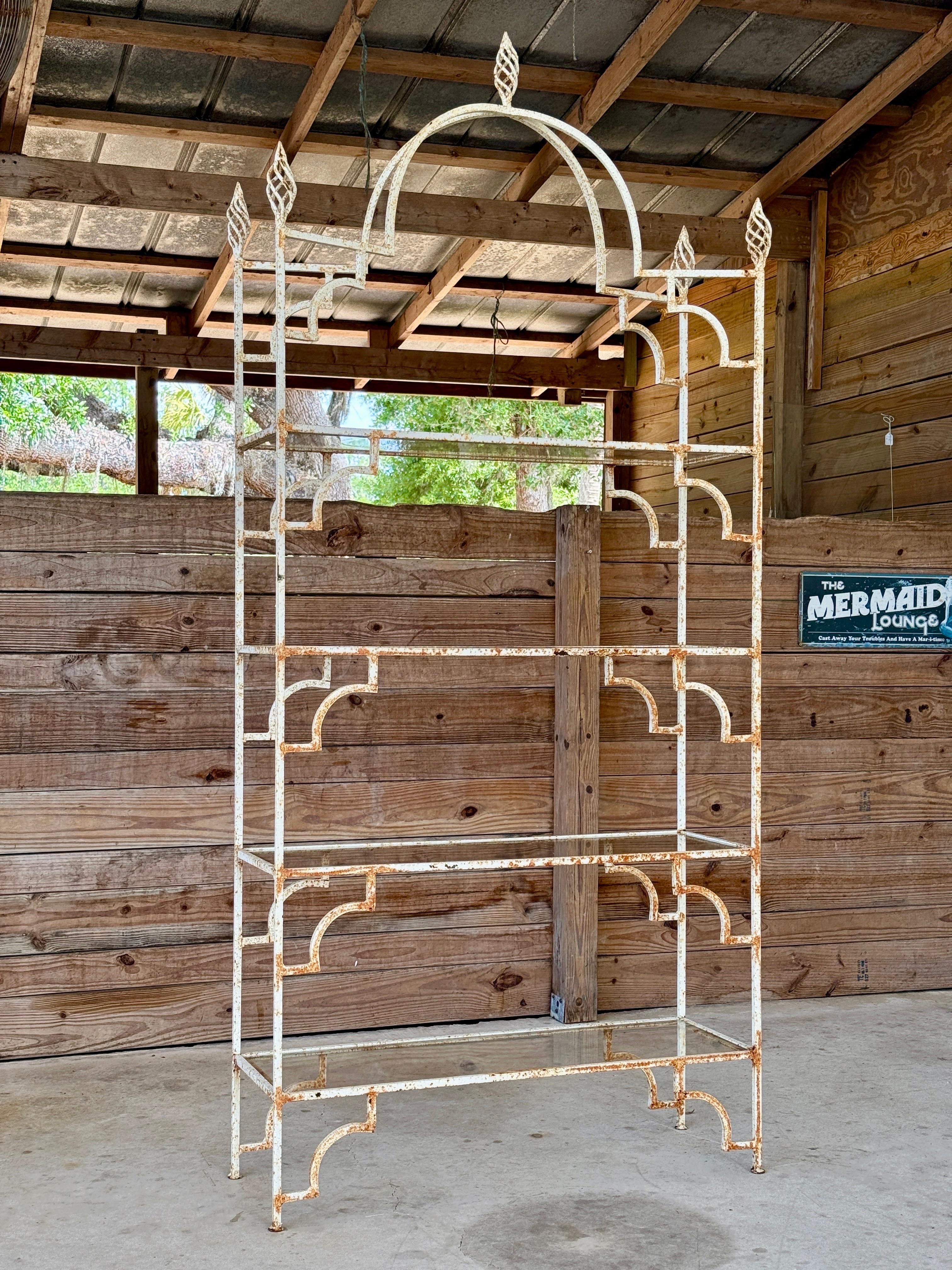 Rustikale Eisen-Etagere mit Glasschachtel, Organische Moderne, Marokkanischer Stil, Mitte des 20. Jahrhunderts im Angebot 11