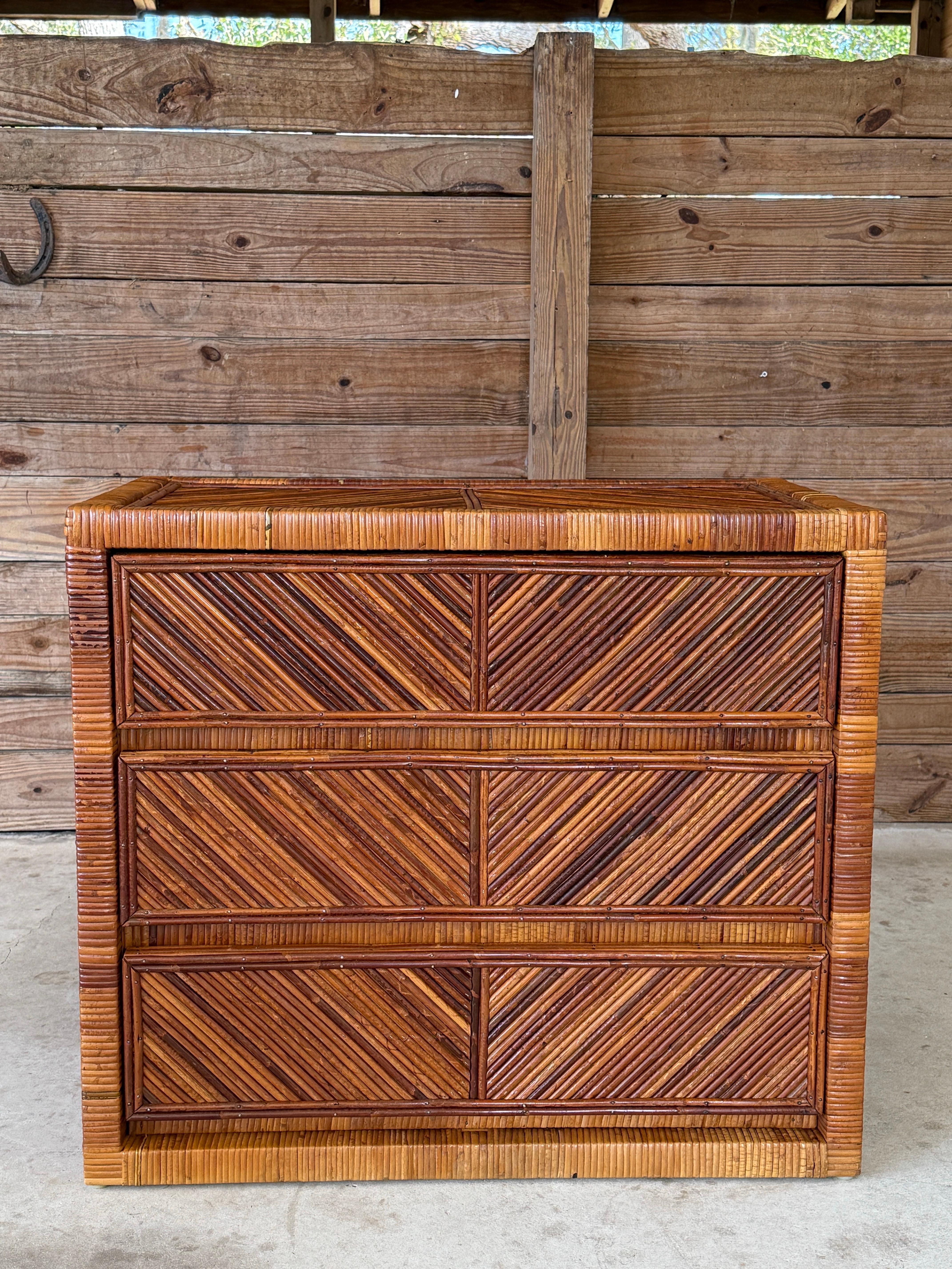 This Mid-20th Century pencil reed chest has been restored, showcasing a stunning geometric chevron pattern on all sides in the manner of Gabriella Crespi.
The warm tones of the pencil reed finish highlight its natural texture and organic modern