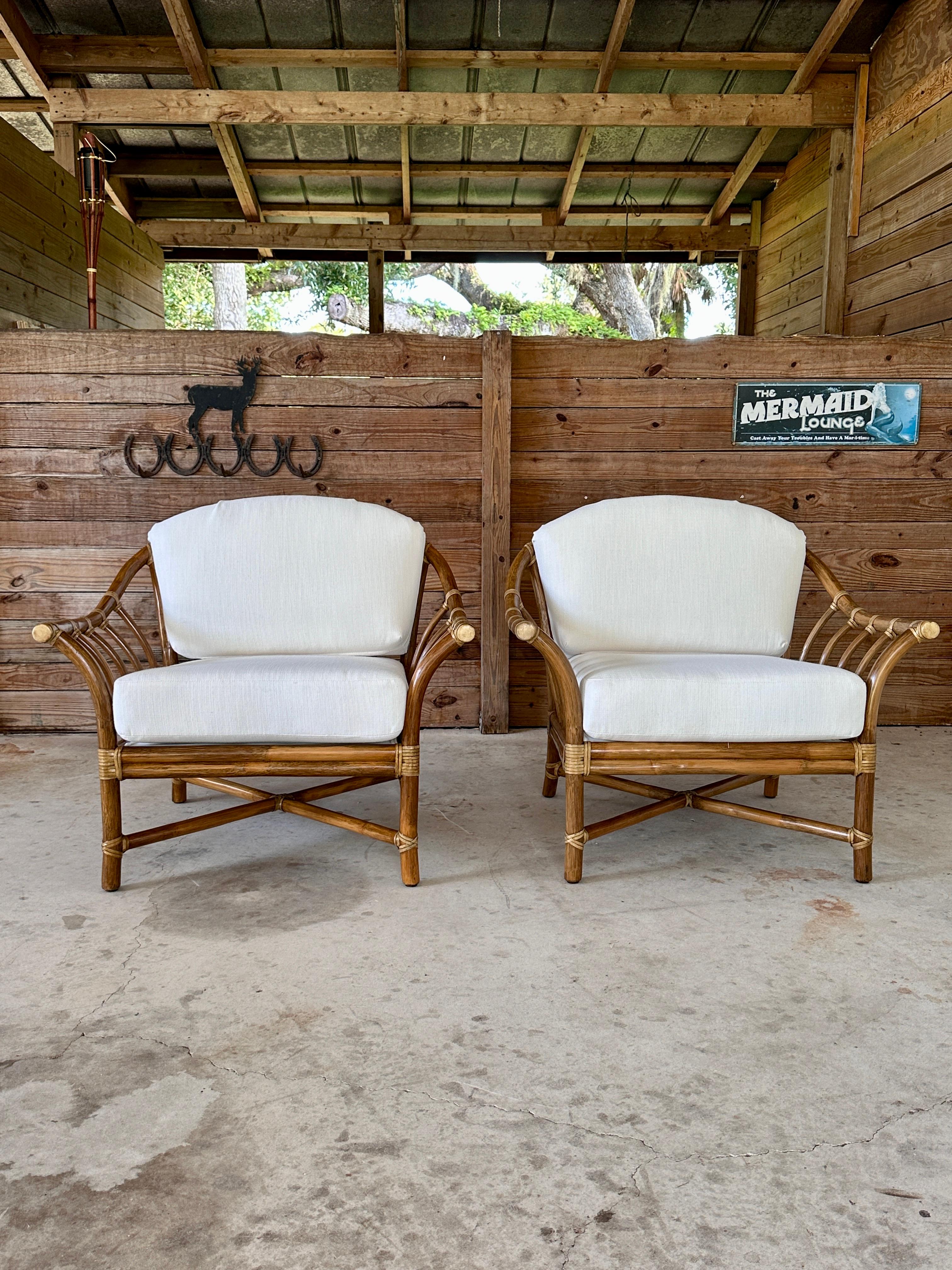 Embrace the timeless elegance and superior craftsmanship of this pair of Late 20th Century Organic Modern McGuire lounge chairs, refinished to enhance their former original finish.
Constructed from premium rattan and rawhide wrappings, these chairs