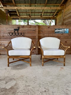 Maßgefertigte gepolsterte Lounge- McGuire-Stühle aus Rattan, Organische Moderne, Mitte des 20. Jahrhunderts