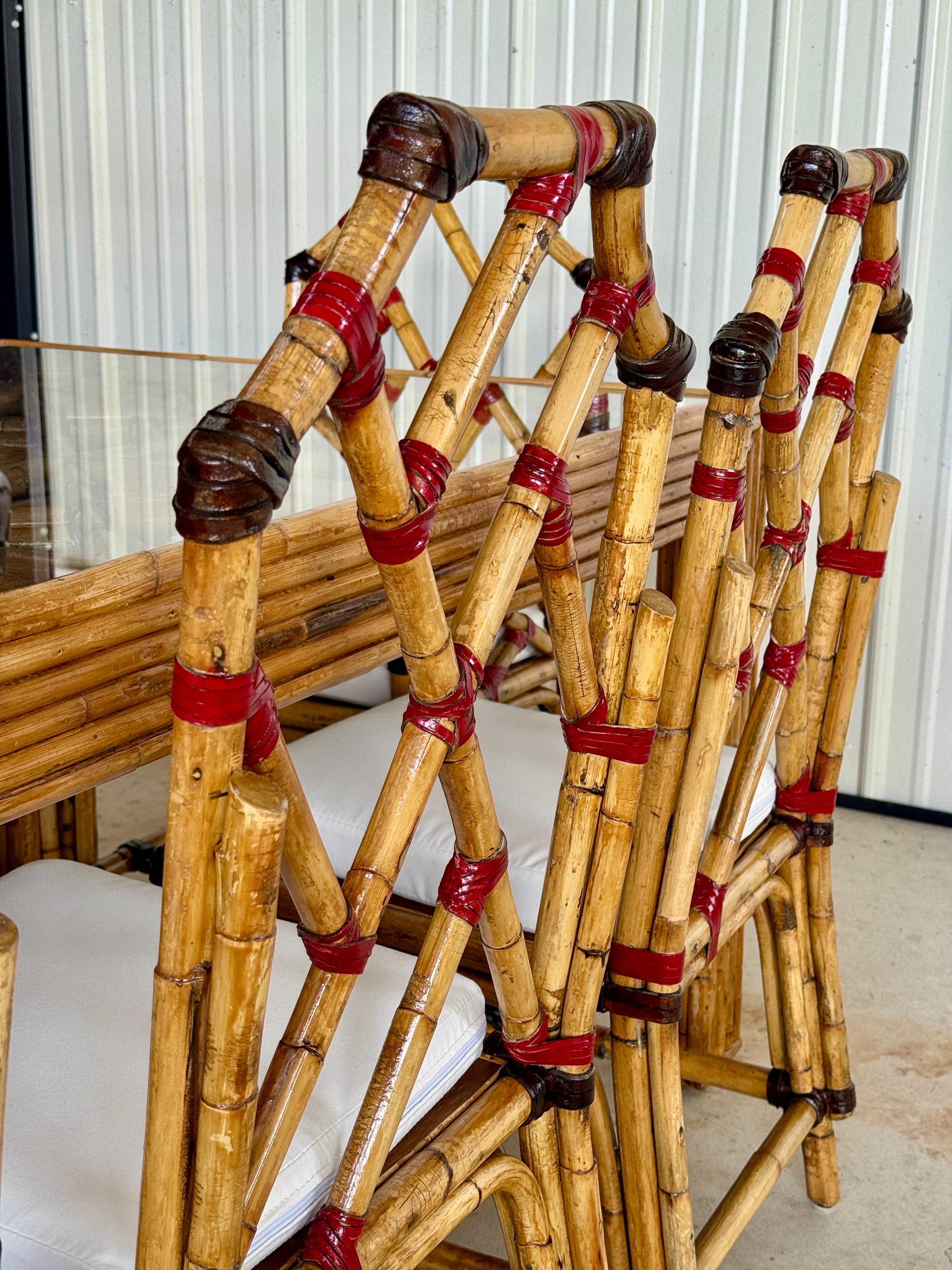 Ensemble de salle à manger en bambou Chippendale restauré au milieu du 20e siècle - Table W Bon état - En vente à North Fort Myers, FL