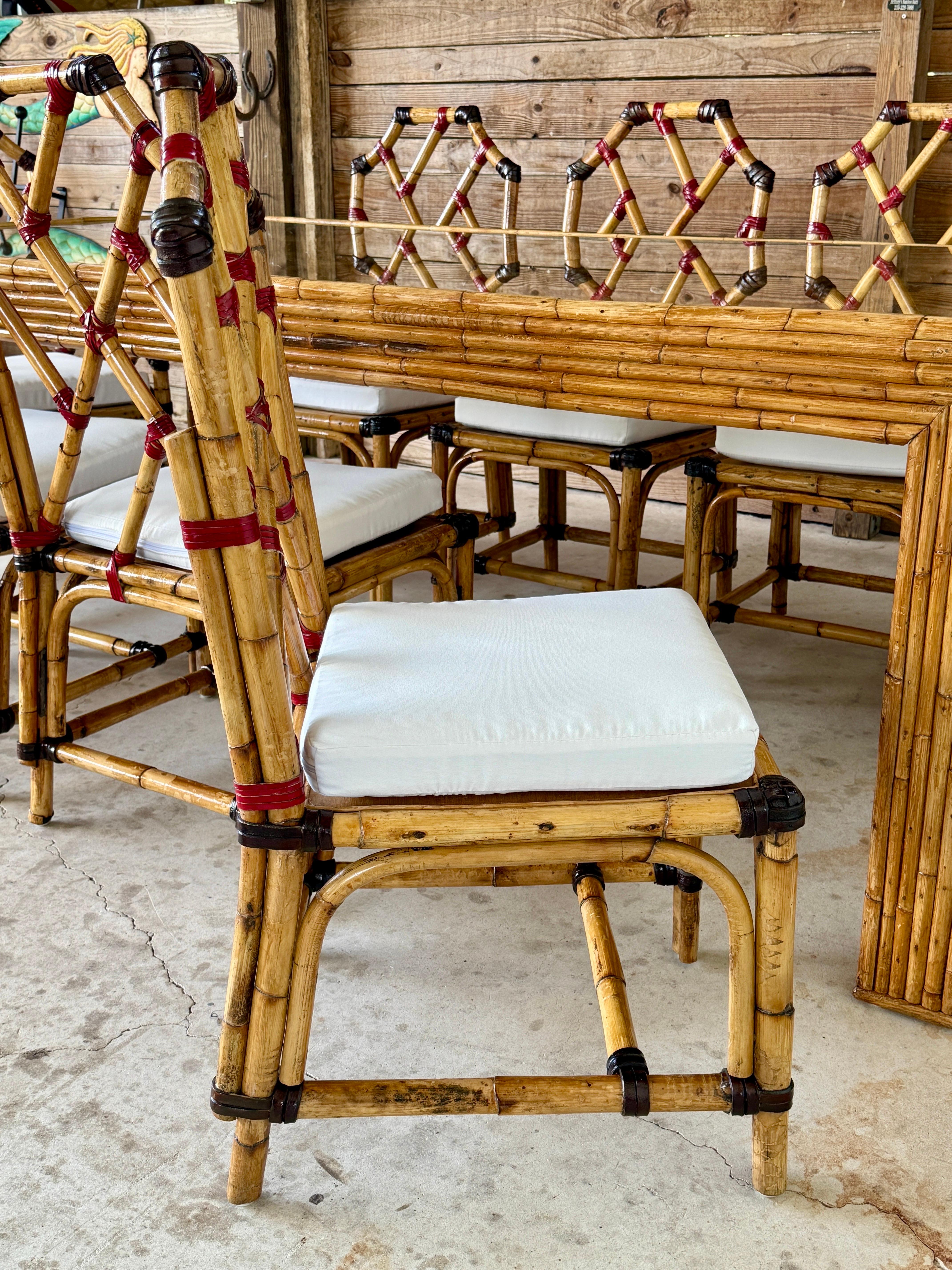 Ensemble de salle à manger en bambou Chippendale restauré au milieu du 20e siècle - Table W en vente 1