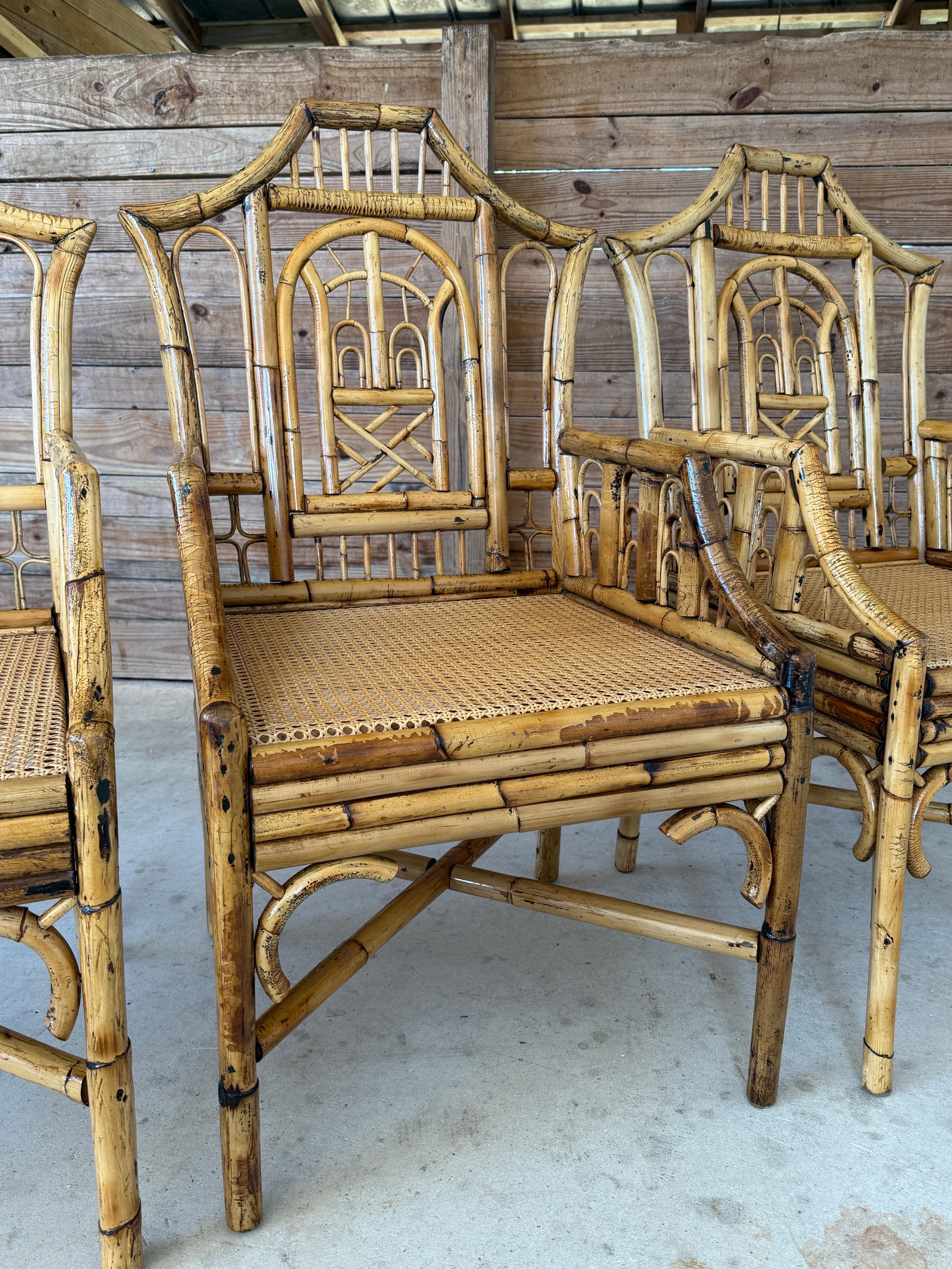 Sedie da pranzo in rattan Pagoda Cane restaurate della metà del 20° secolo. In condizioni buone in vendita a North Fort Myers, FL