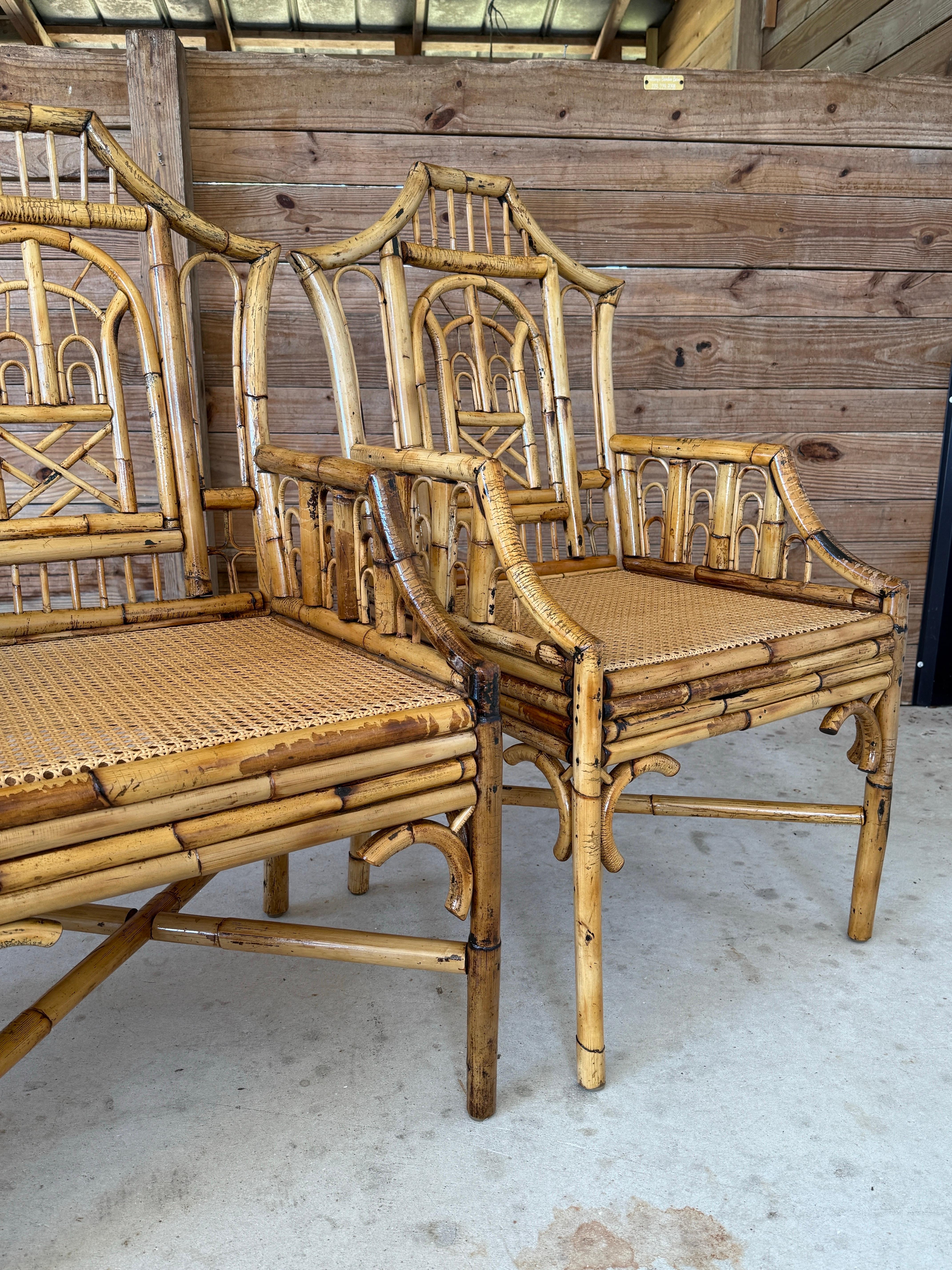 Canna Sedie da pranzo in rattan Pagoda Cane restaurate della metà del 20° secolo. in vendita