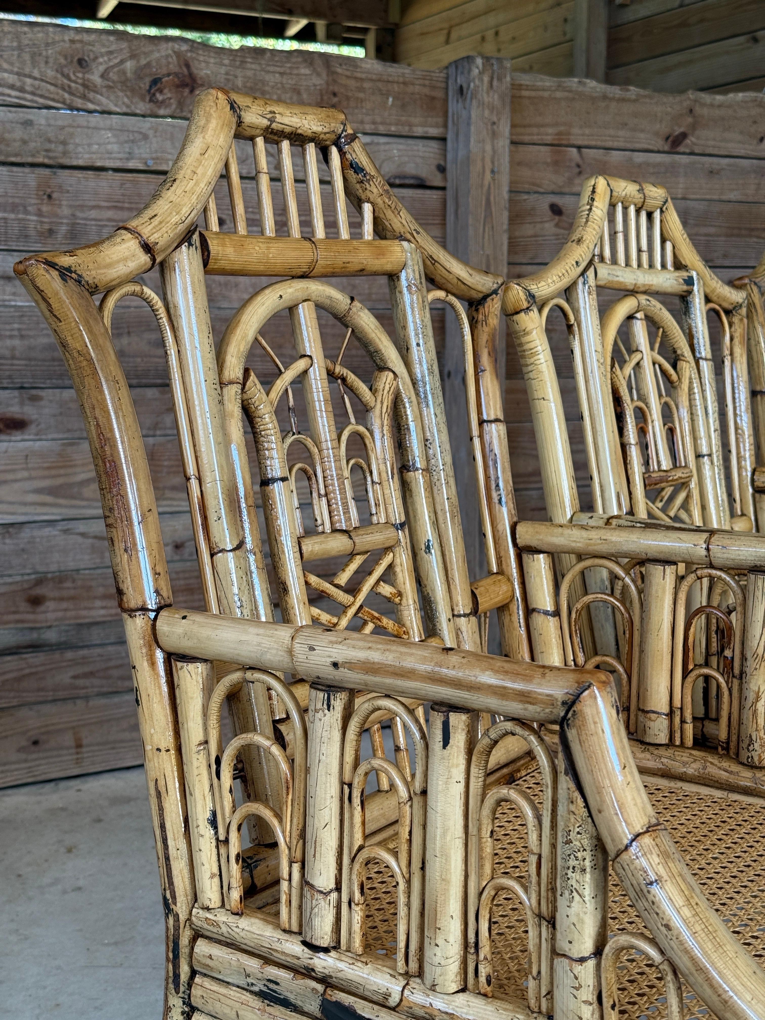 Sedie da pranzo in rattan Pagoda Cane restaurate della metà del 20° secolo. in vendita 3