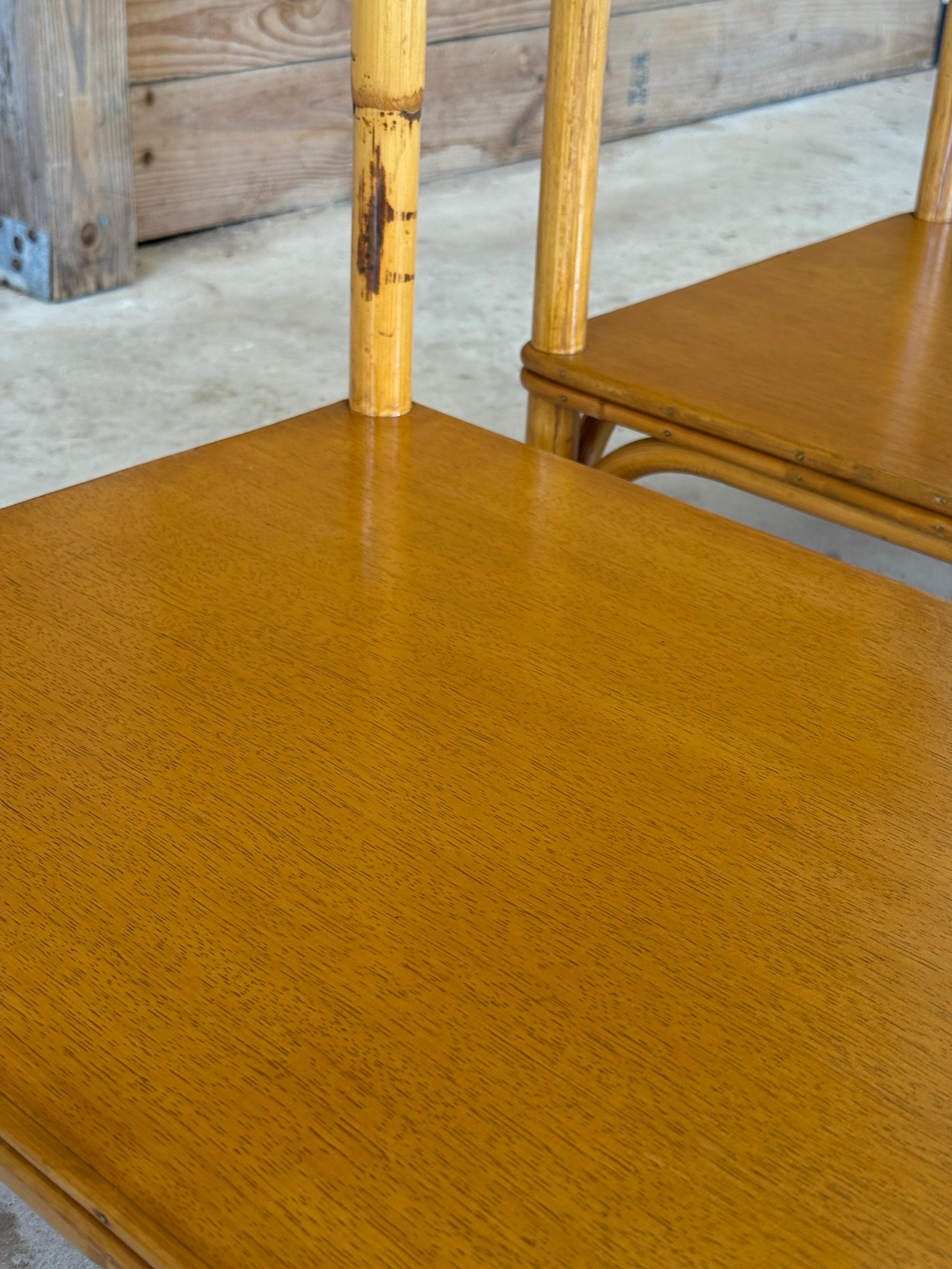Tables d'appoint en rotin restauré du milieu du 20e siècle - Paire Bon état - En vente à North Fort Myers, FL