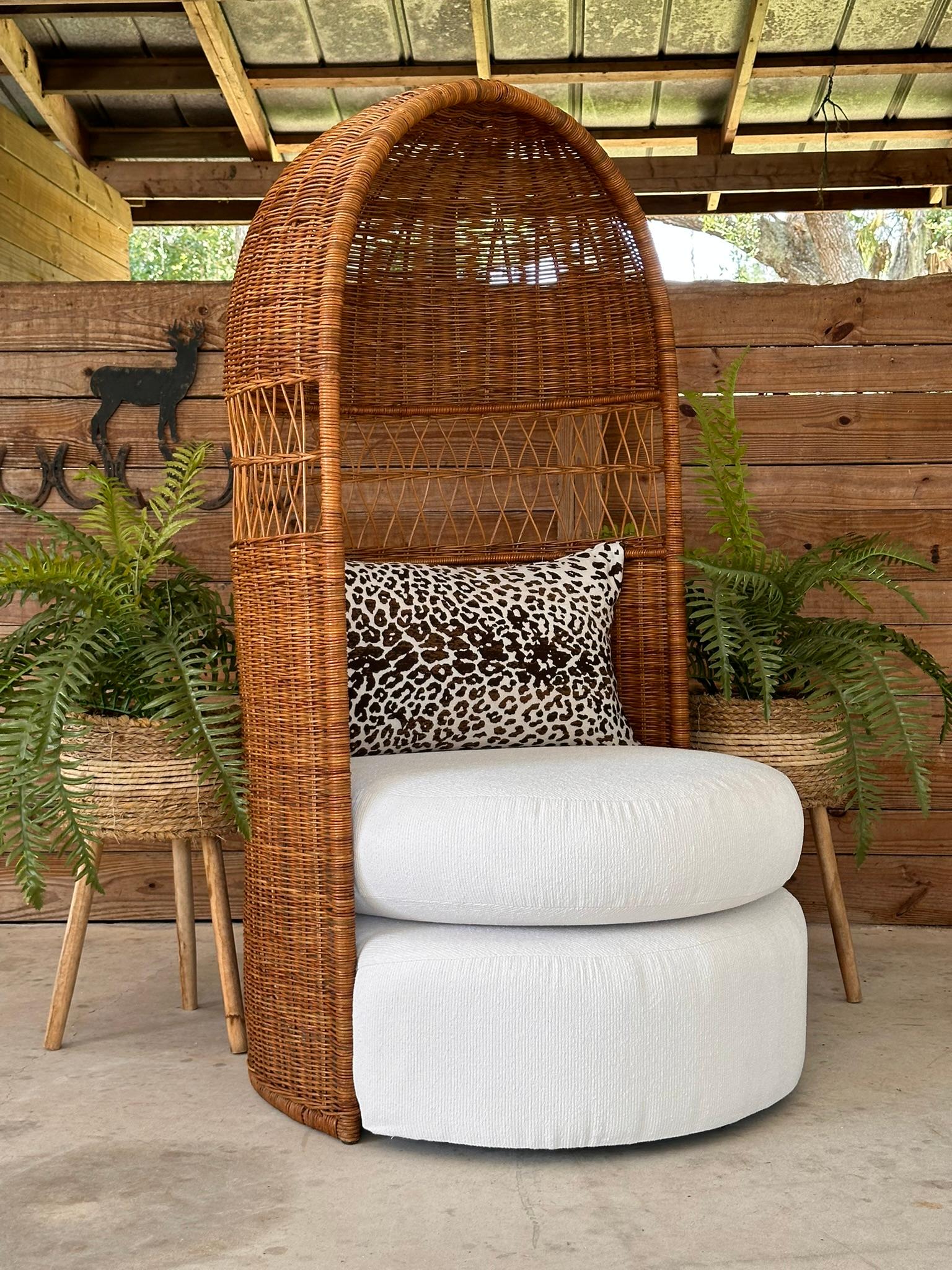 Chaise longue à capuchon en rotin du milieu du 20e siècle, The Moderns Modernity restaurée en vente 3