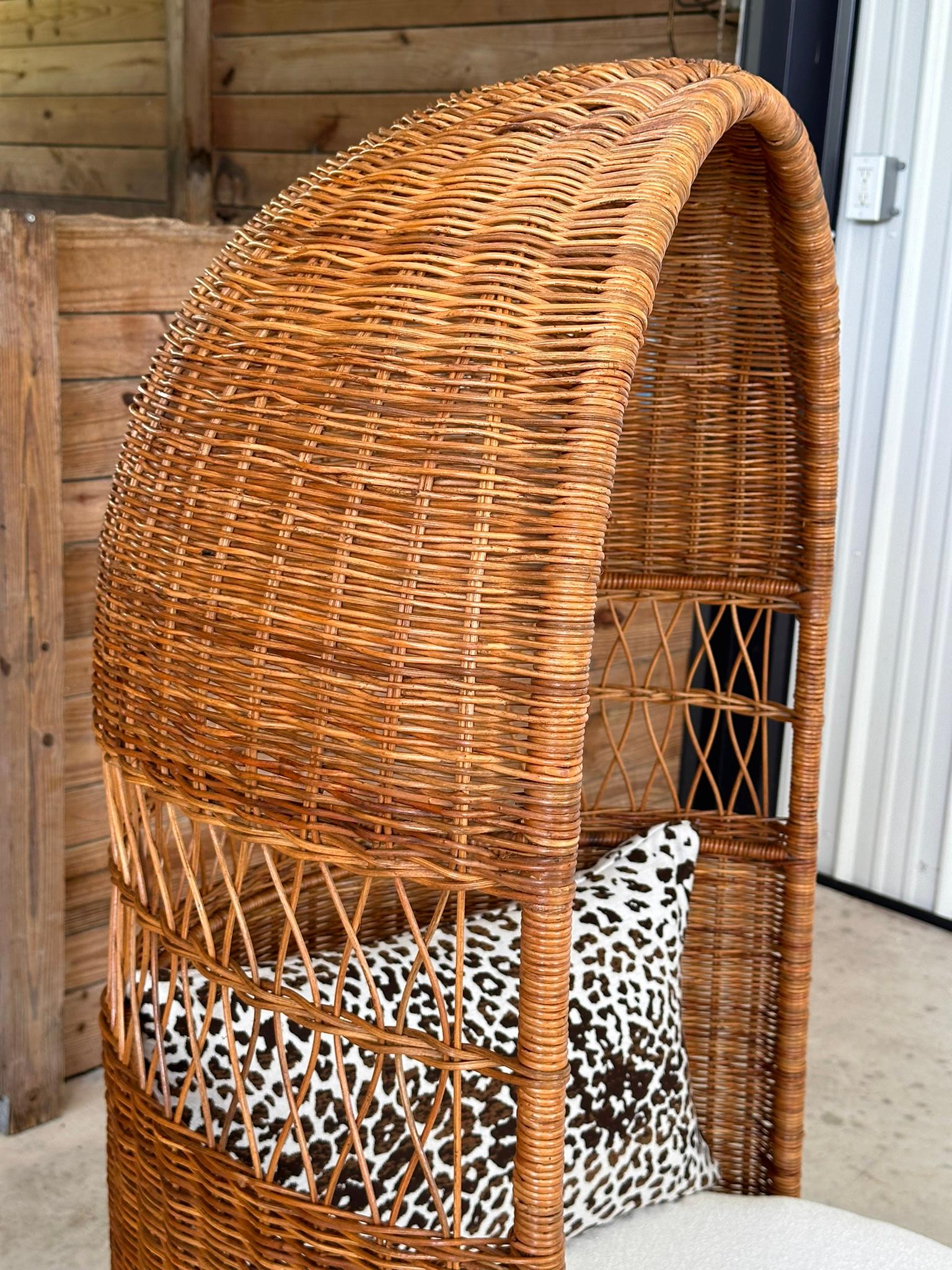 Chaise longue à capuchon en rotin du milieu du 20e siècle, The Moderns Modernity restaurée en vente 8
