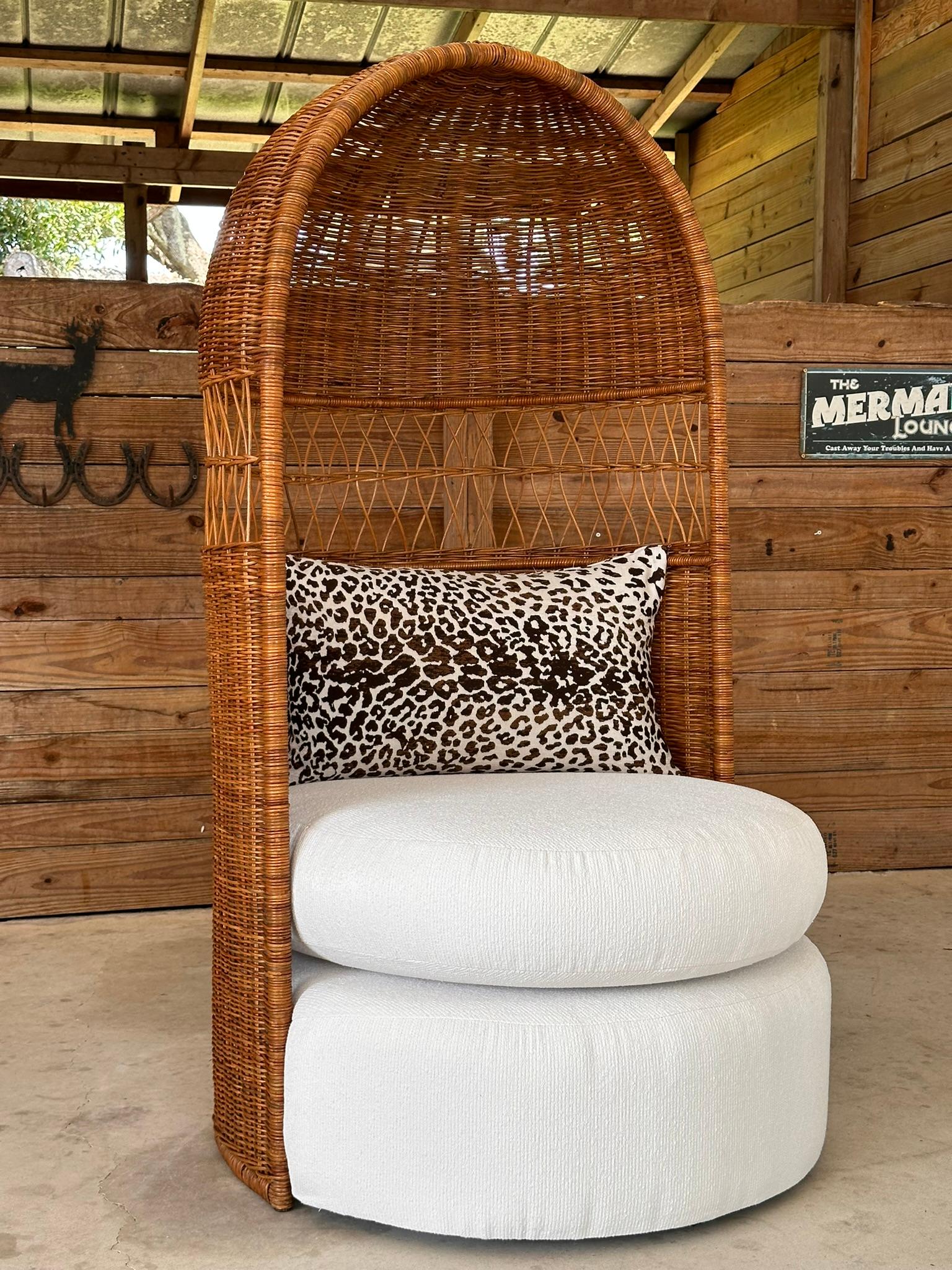 Chaise longue à capuchon en rotin du milieu du 20e siècle, The Moderns Modernity restaurée en vente 10