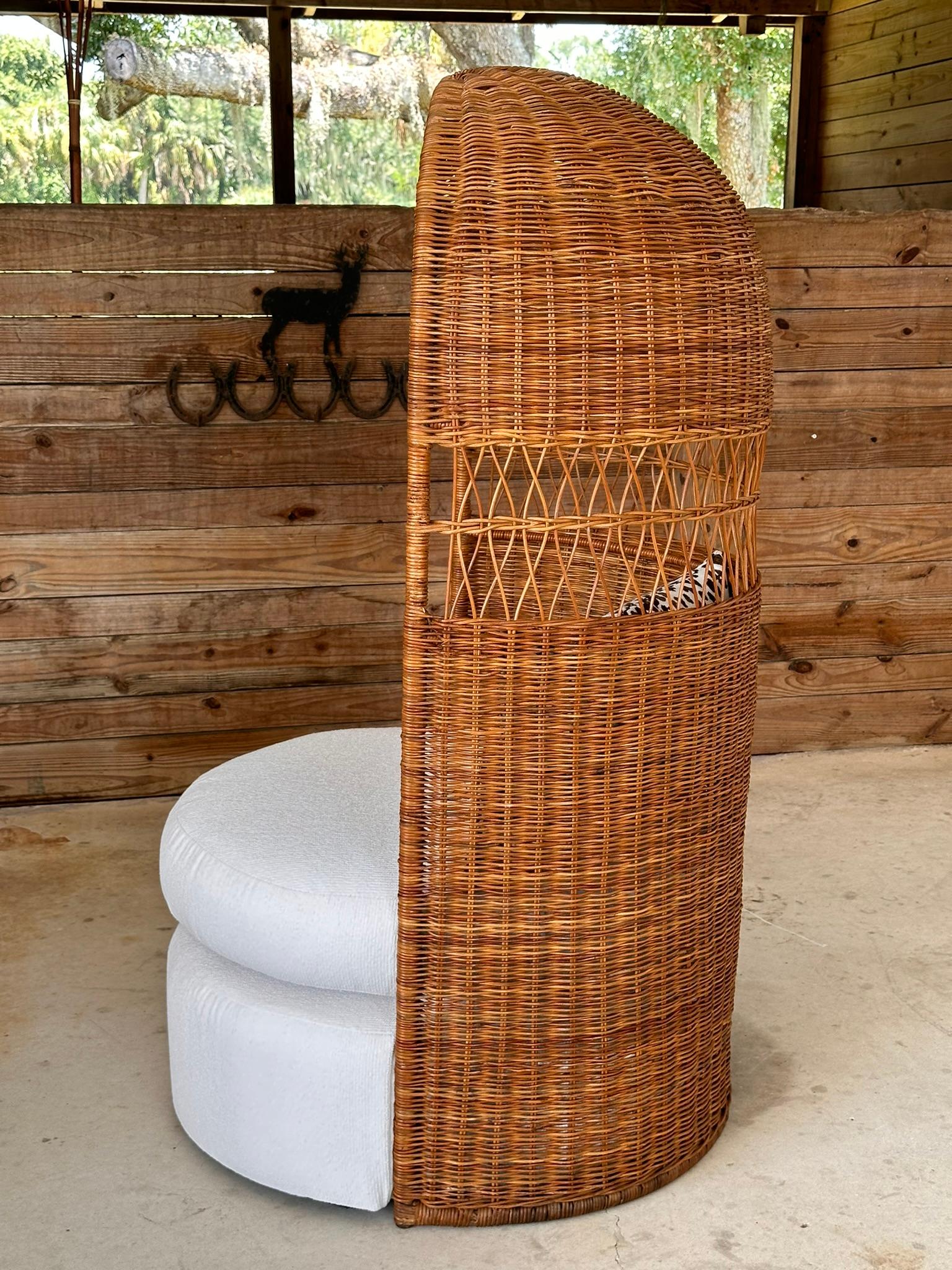 Chaise longue à capuchon en rotin du milieu du 20e siècle, The Moderns Modernity restaurée en vente 1