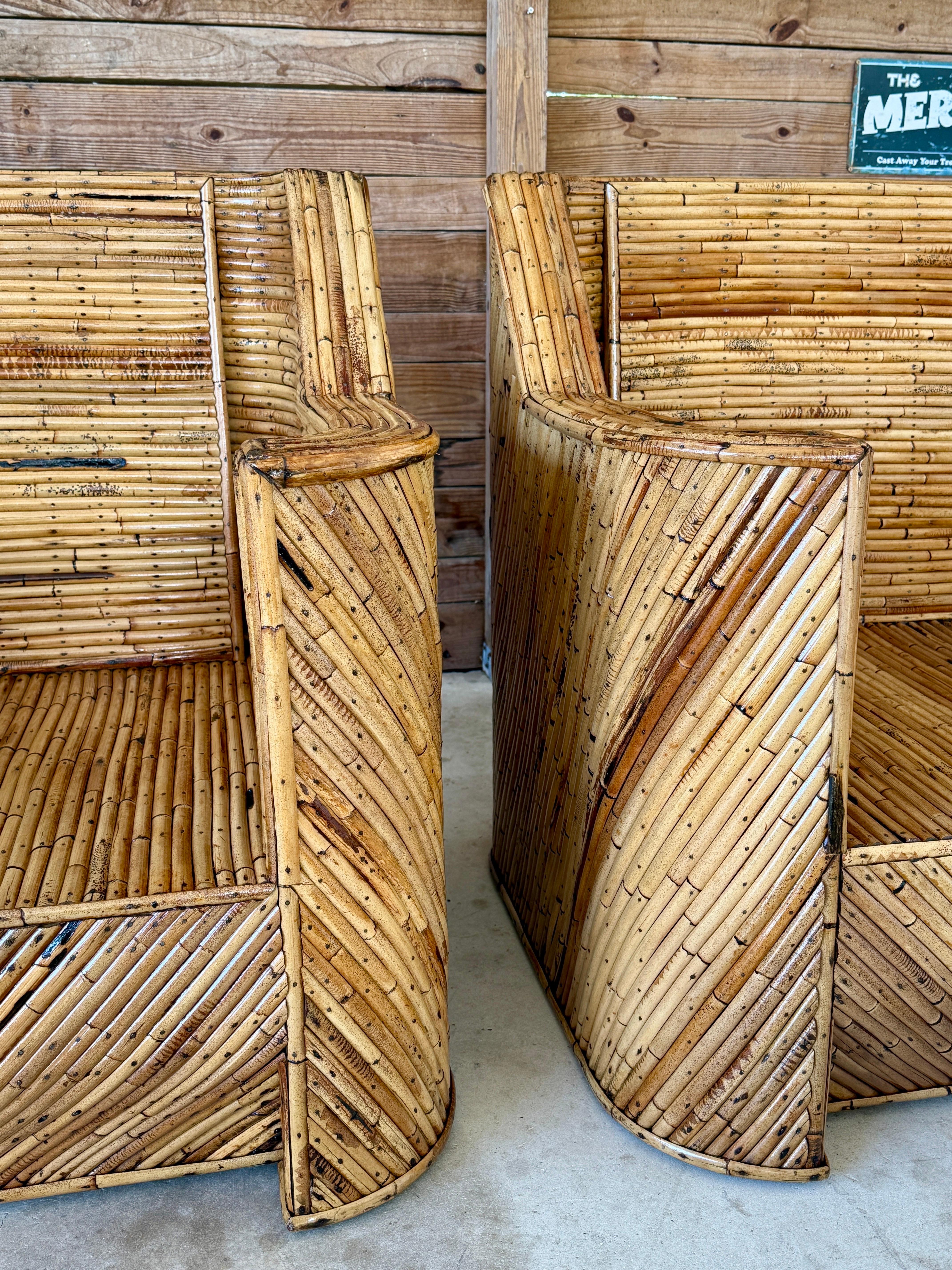 Sedie da salotto in rattan spaccato restaurate della metà del XX secolo e ott. In condizioni buone in vendita a North Fort Myers, FL