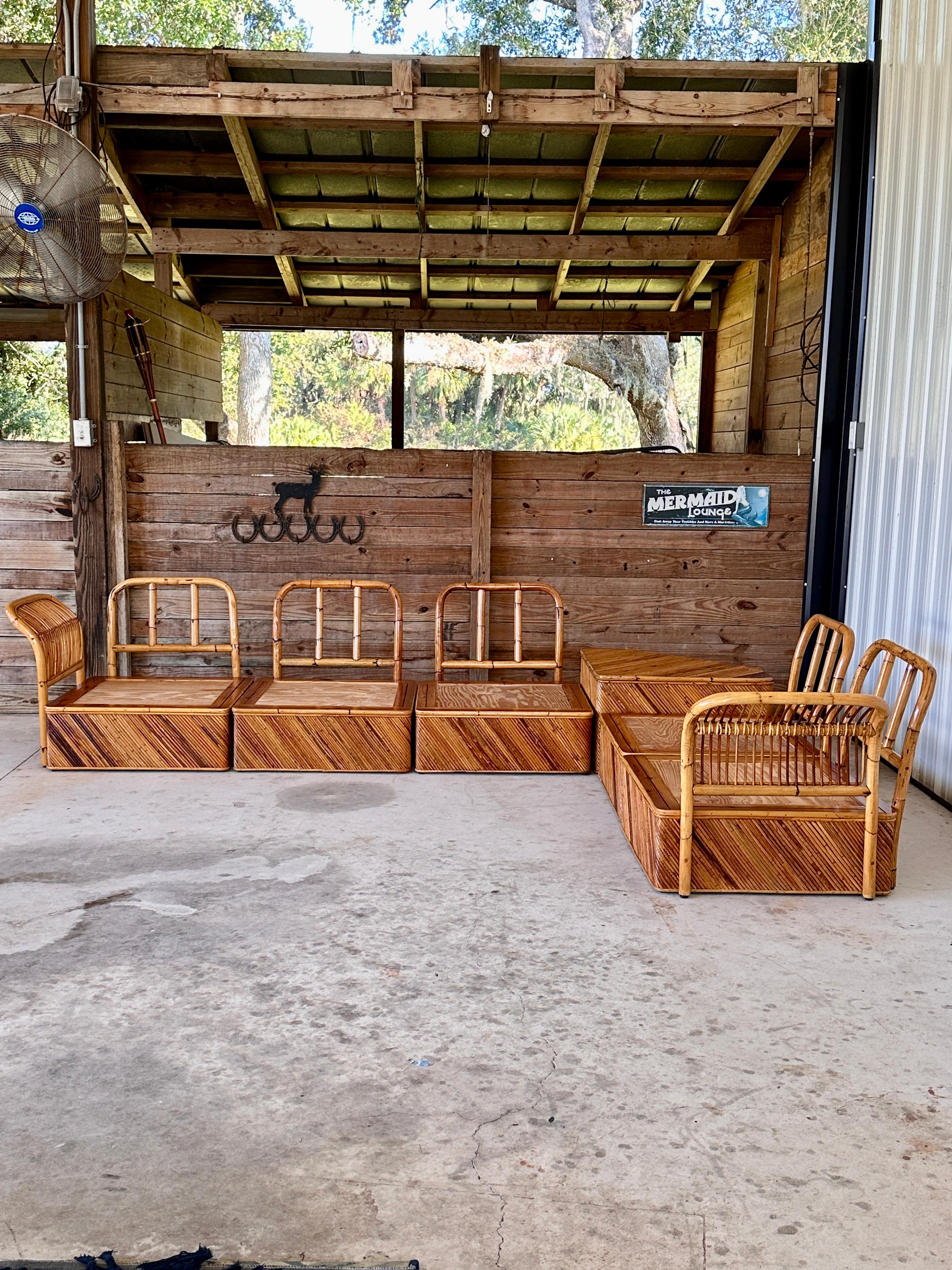 Chaise et section en rotin à crayon restauré, sept pièces, milieu du 20e siècle en vente 2