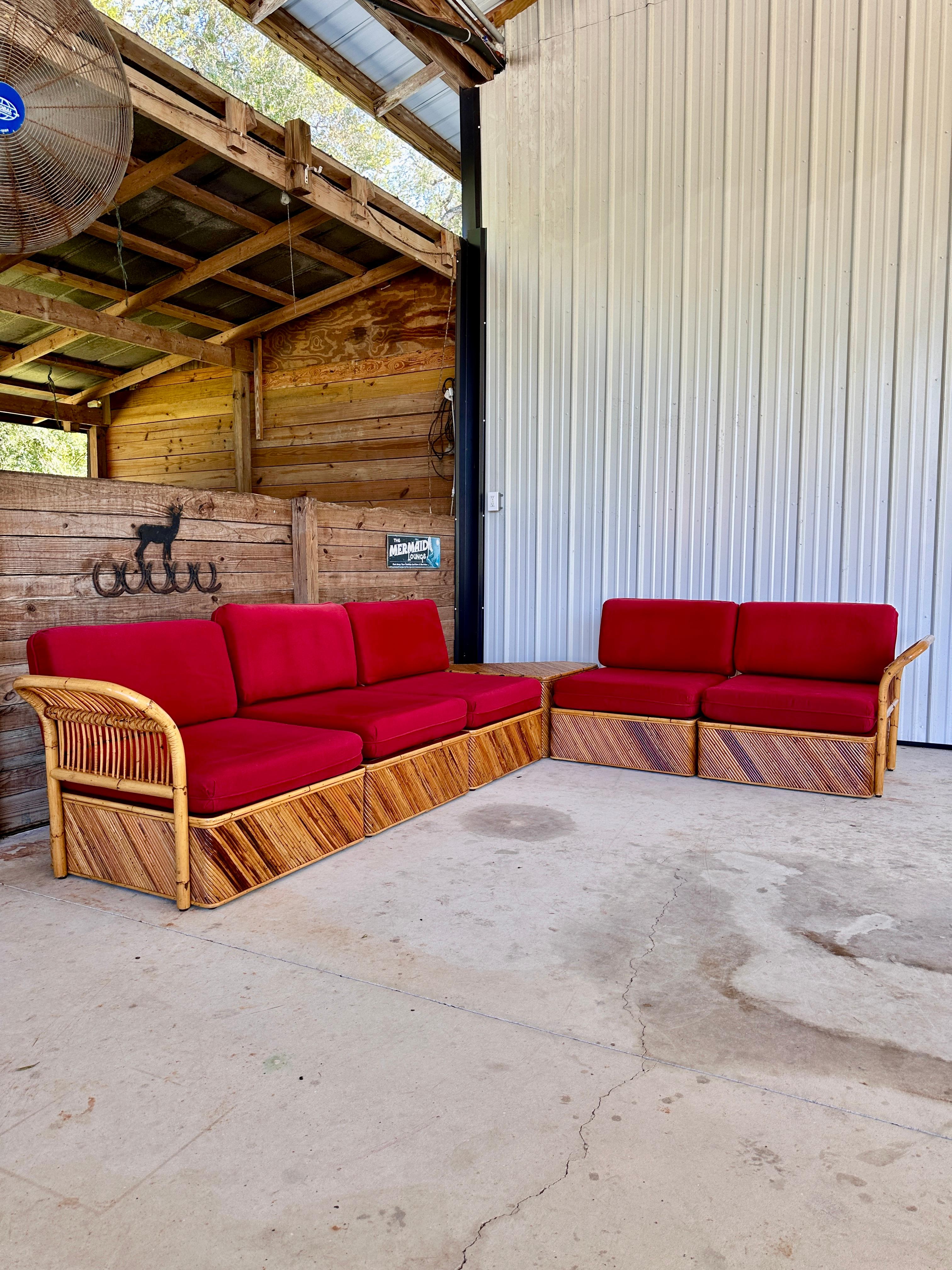 Chaise et section en rotin à crayon restauré, sept pièces, milieu du 20e siècle en vente 11