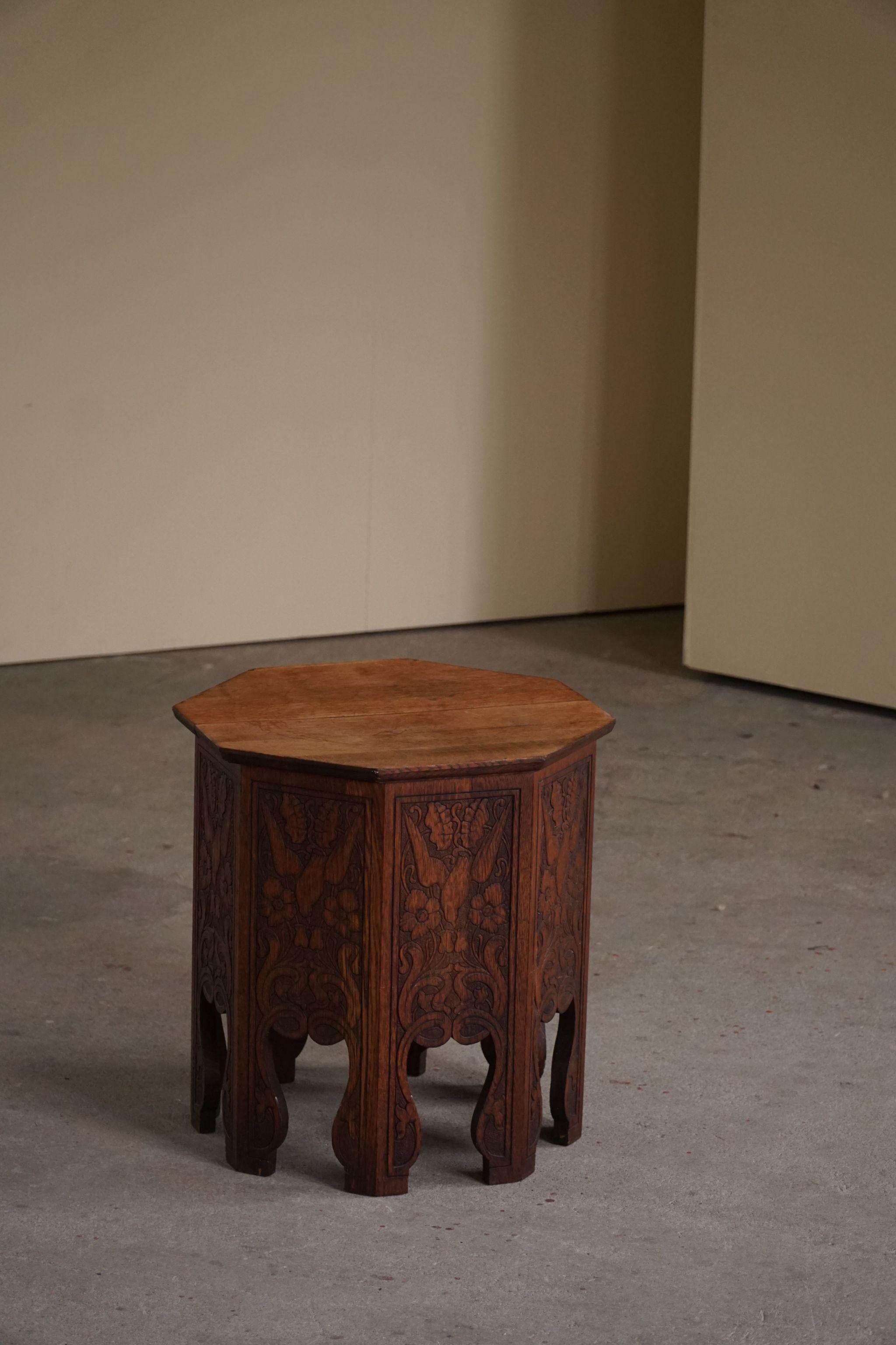 Mid-20th Century Organic Side Table in Oak with 8 Legs, Scandinavian Modern 4