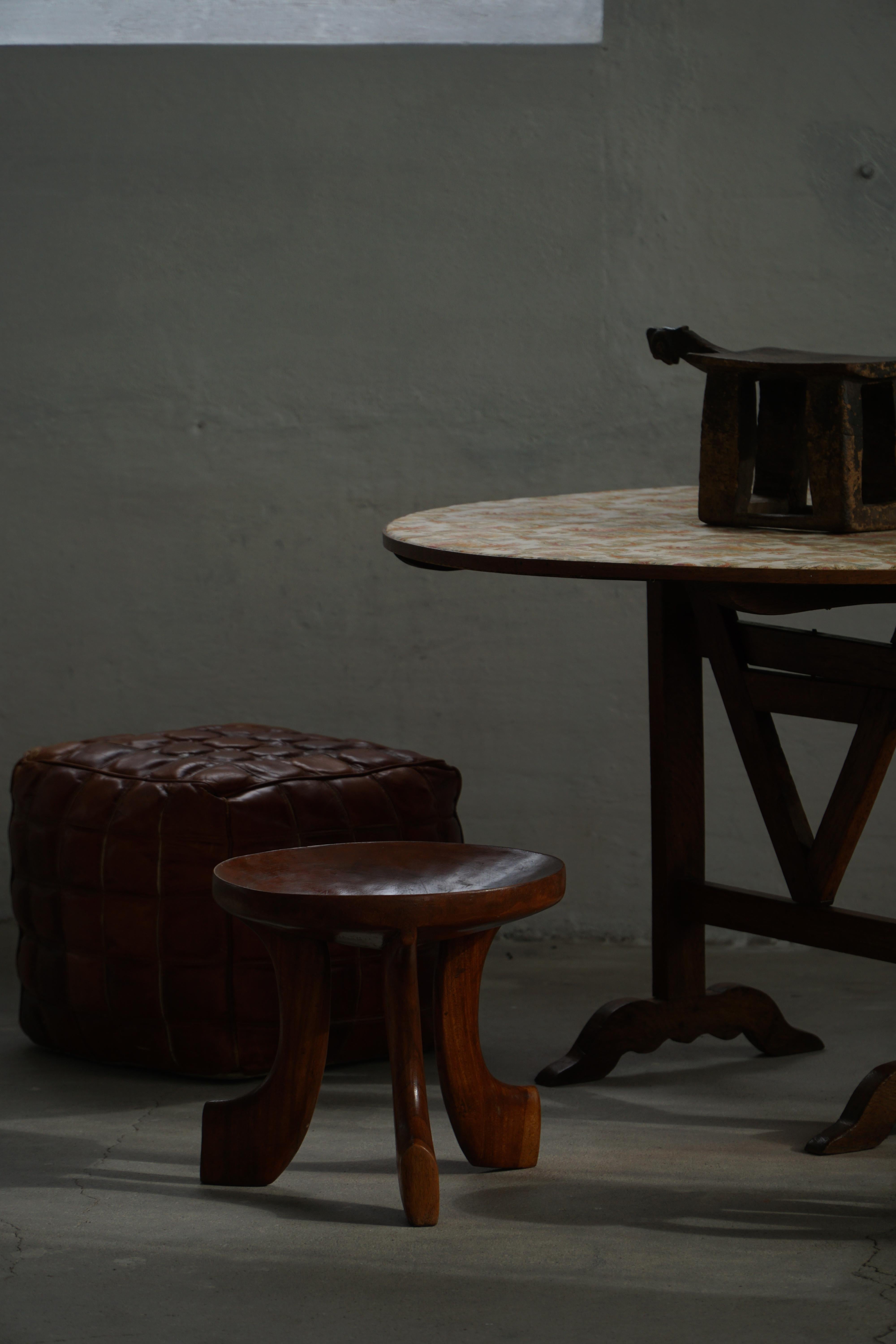 Taburete africano oromo de mediados del siglo XX, madera tallada a mano, estilo tribal en Bueno estado para la venta en Odense, DK