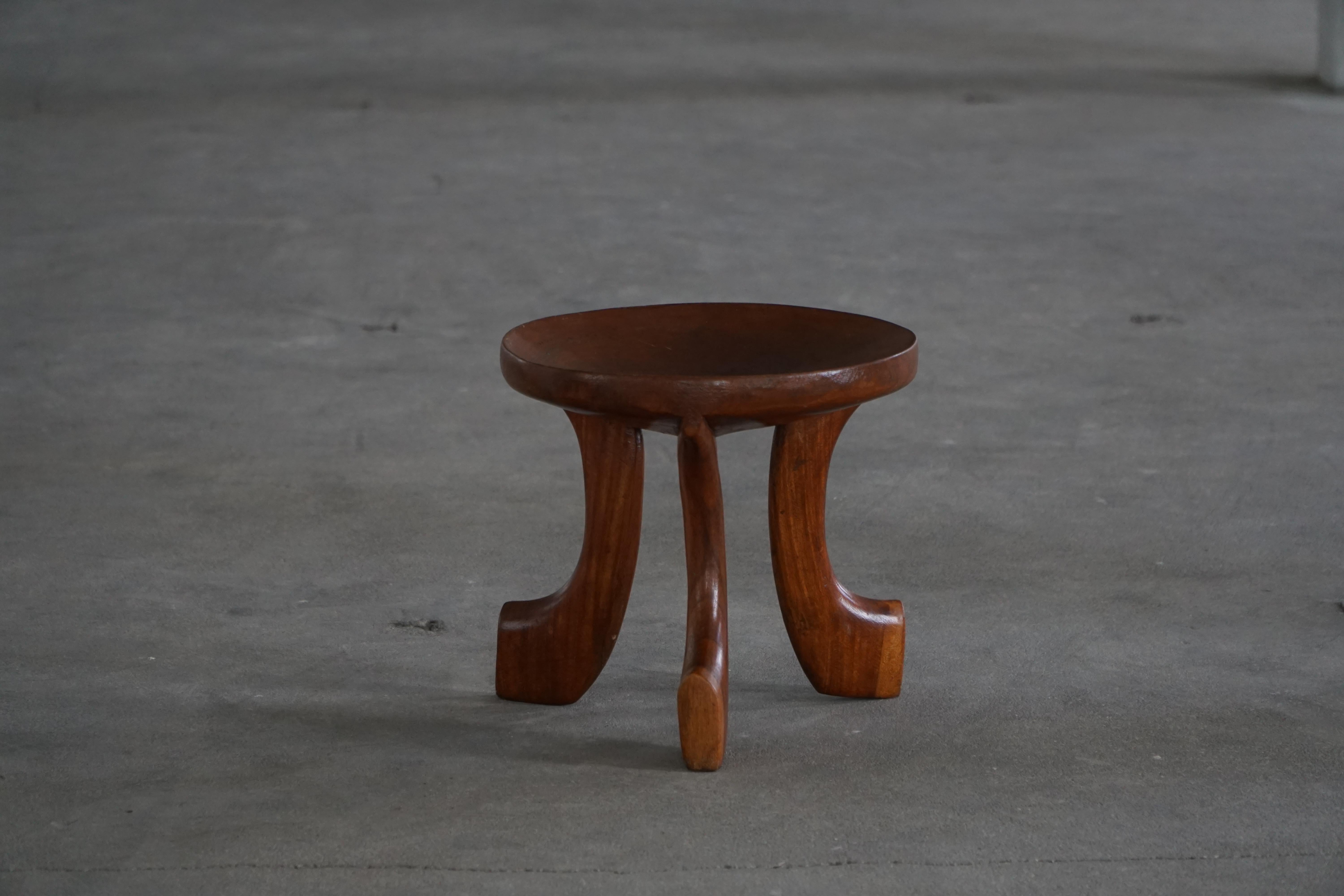 Taburete africano oromo de mediados del siglo XX, madera tallada a mano, estilo tribal en venta 2