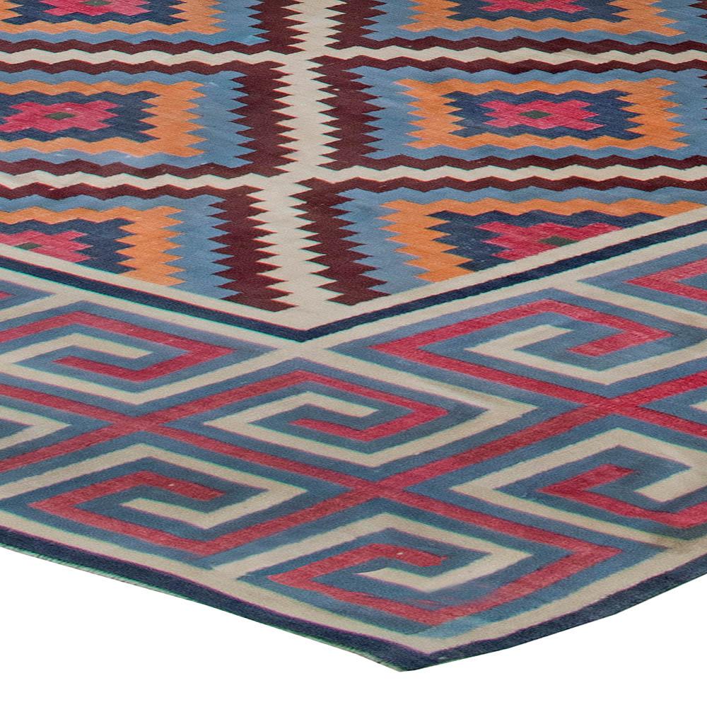 Midcentury Oversized Indian Dhurrie Handmade Rug In Good Condition For Sale In New York, NY