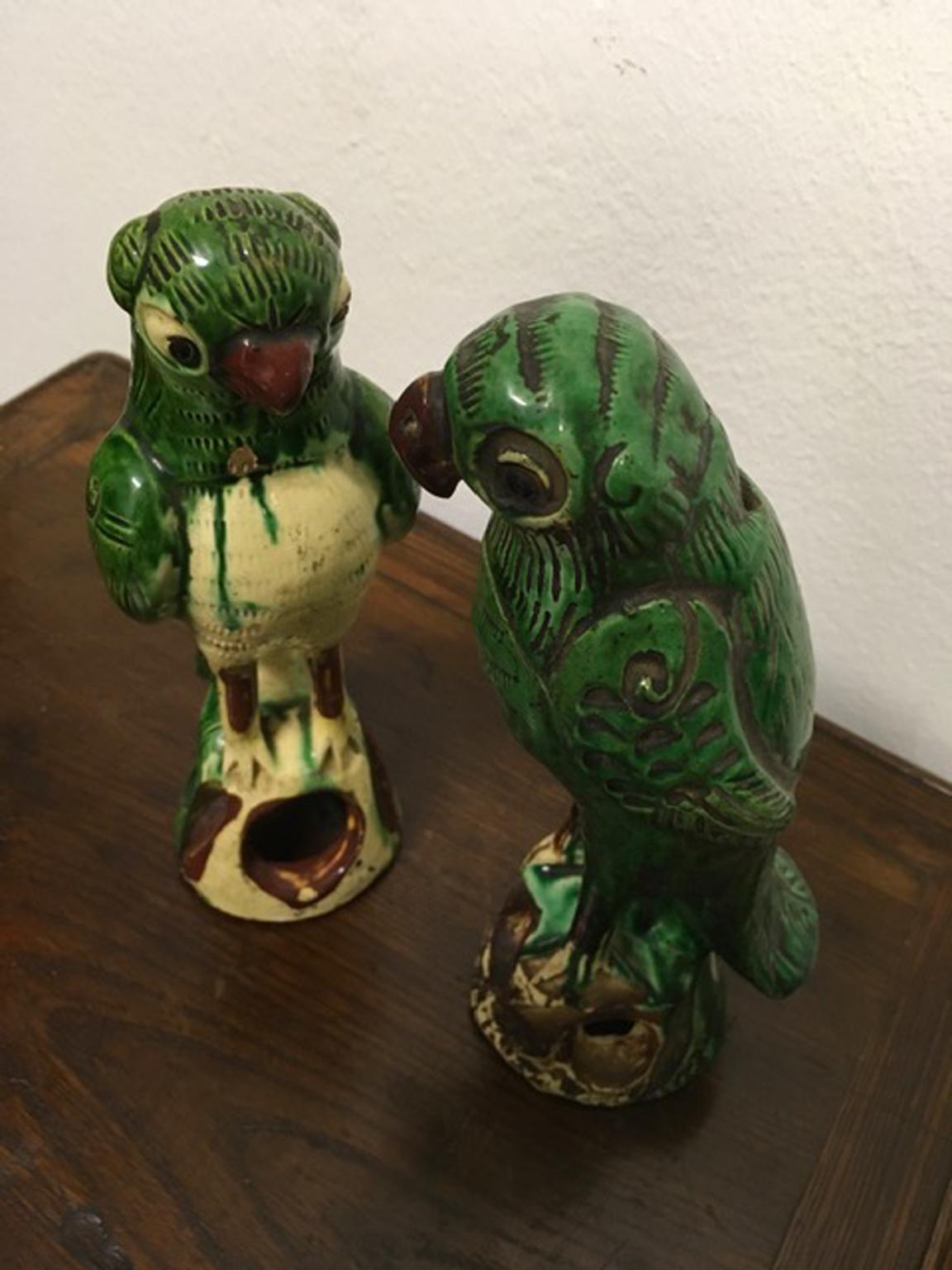 Mid-20th Century Pair of Ceramic Green Enameled Parrots China Export In Good Condition For Sale In Brescia, IT