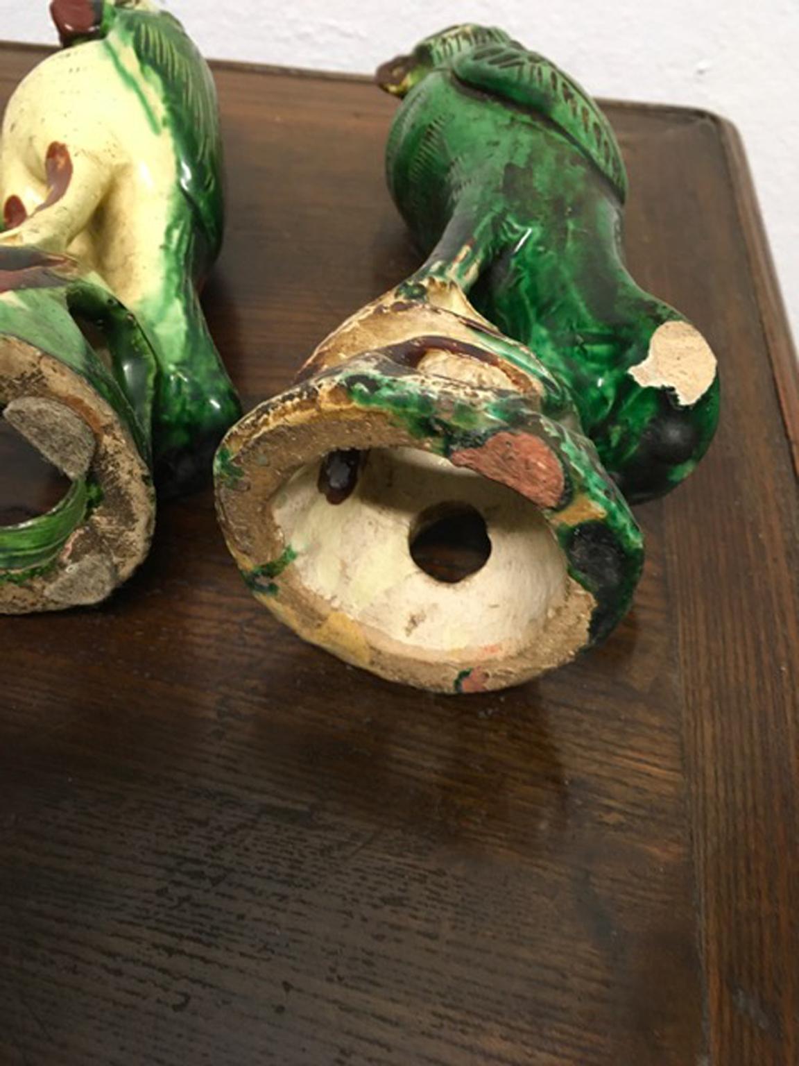 Paar grün emaillierte Papageien aus Keramik, China Export, Mitte des 20. Jahrhunderts, Paar im Angebot 3
