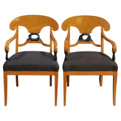 Paire de chaises à accoudoirs de style Biedermeier du milieu du 20e siècle