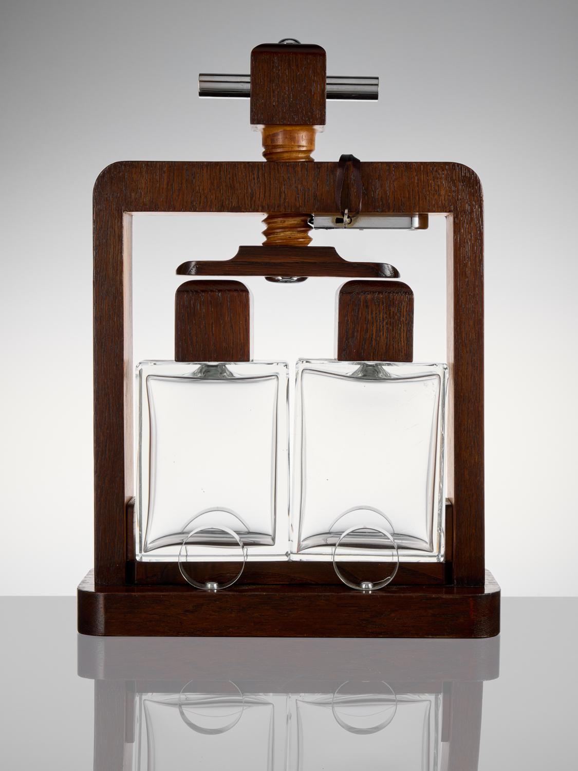 Coppia di decanter montati in Art Déco in Francia Tantalo Circa 1930