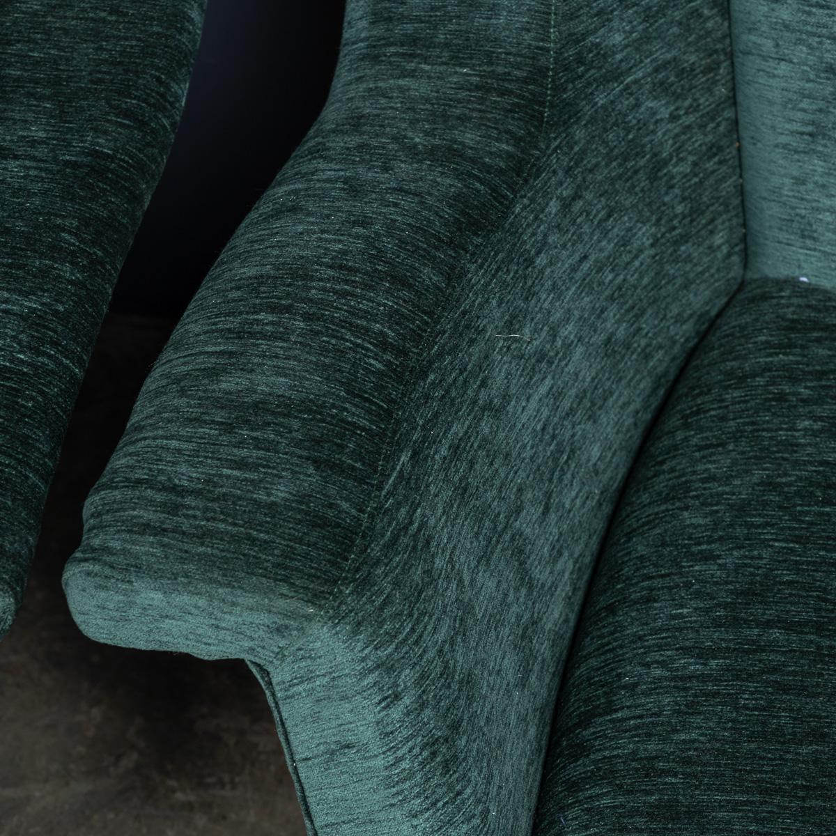 Paire de fauteuils italiens en tissu vert et laiton du milieu du 20e siècle, c.1950 en vente 5