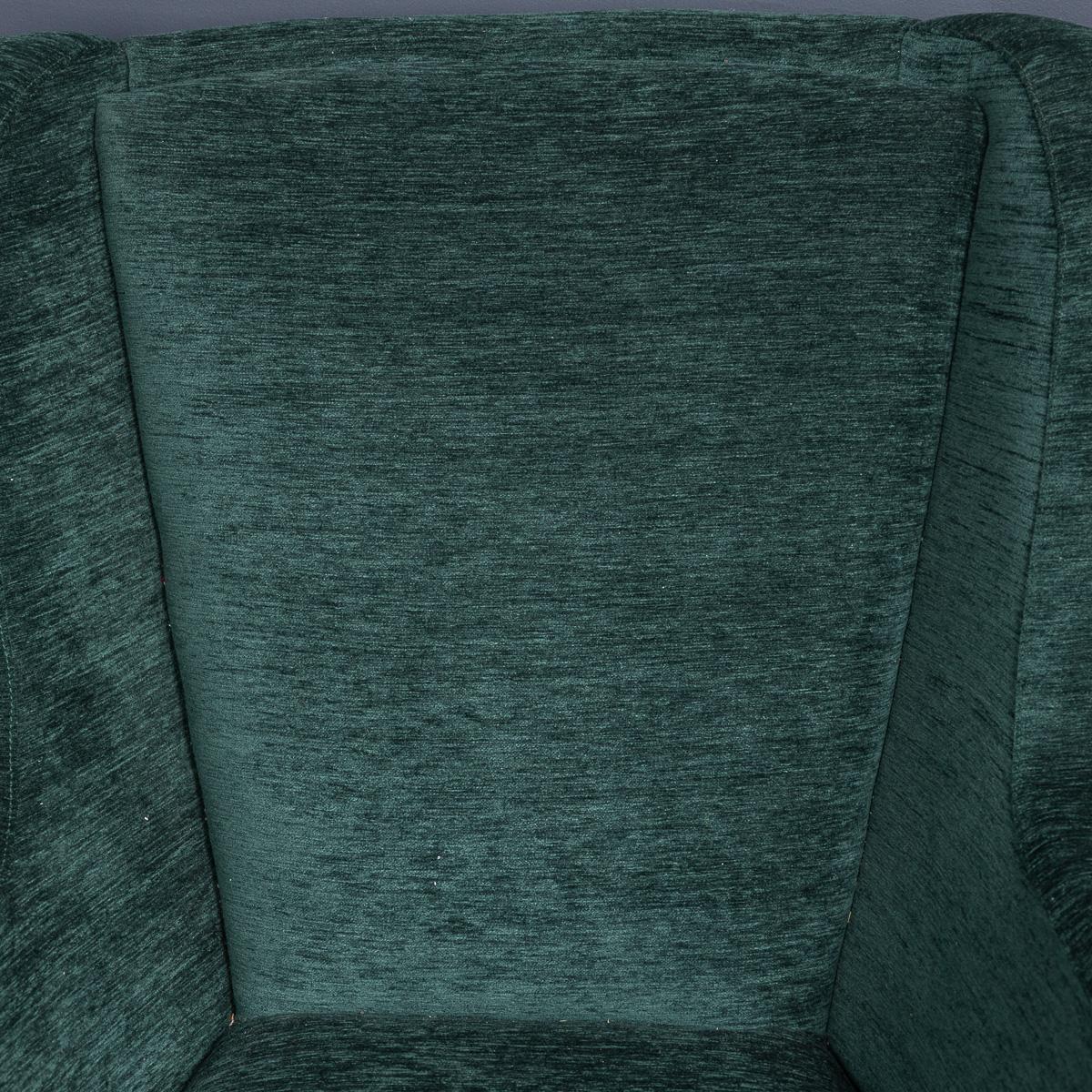 Paire de fauteuils italiens en tissu vert et laiton du milieu du 20e siècle, c.1950 en vente 8