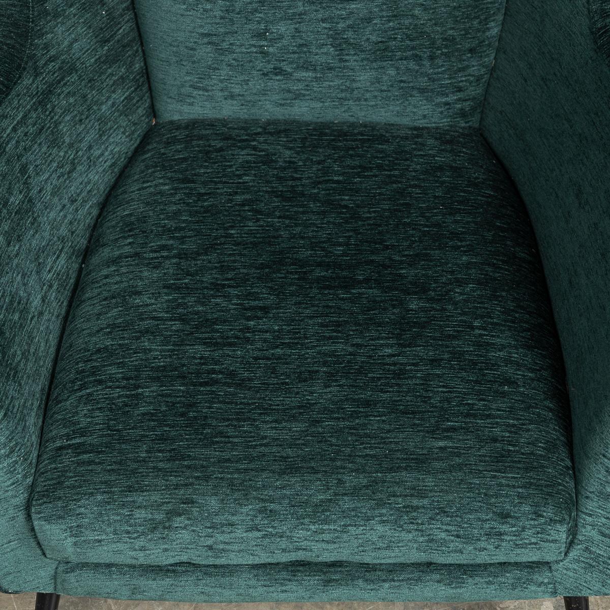 Paire de fauteuils italiens en tissu vert et laiton du milieu du 20e siècle, c.1950 en vente 9