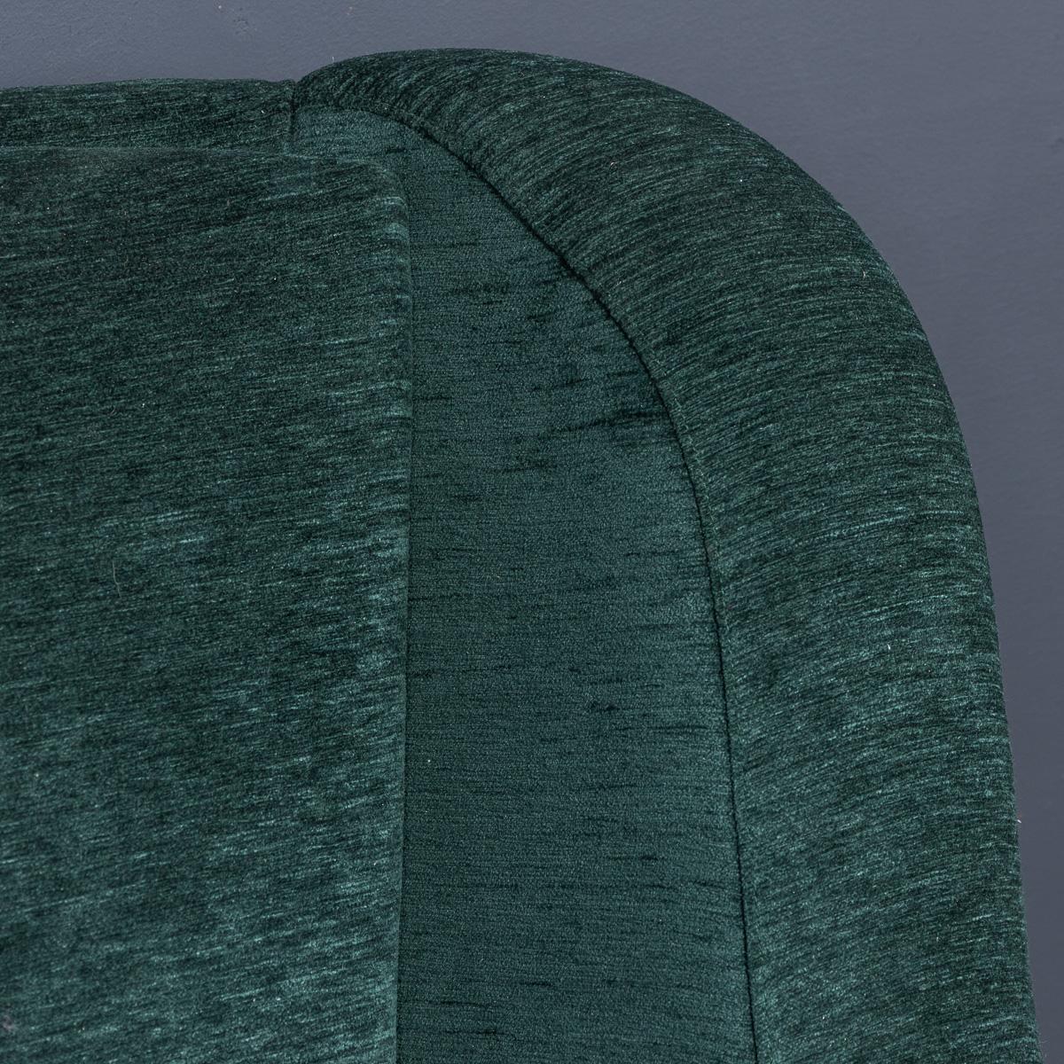 Paire de fauteuils italiens en tissu vert et laiton du milieu du 20e siècle, c.1950 en vente 10