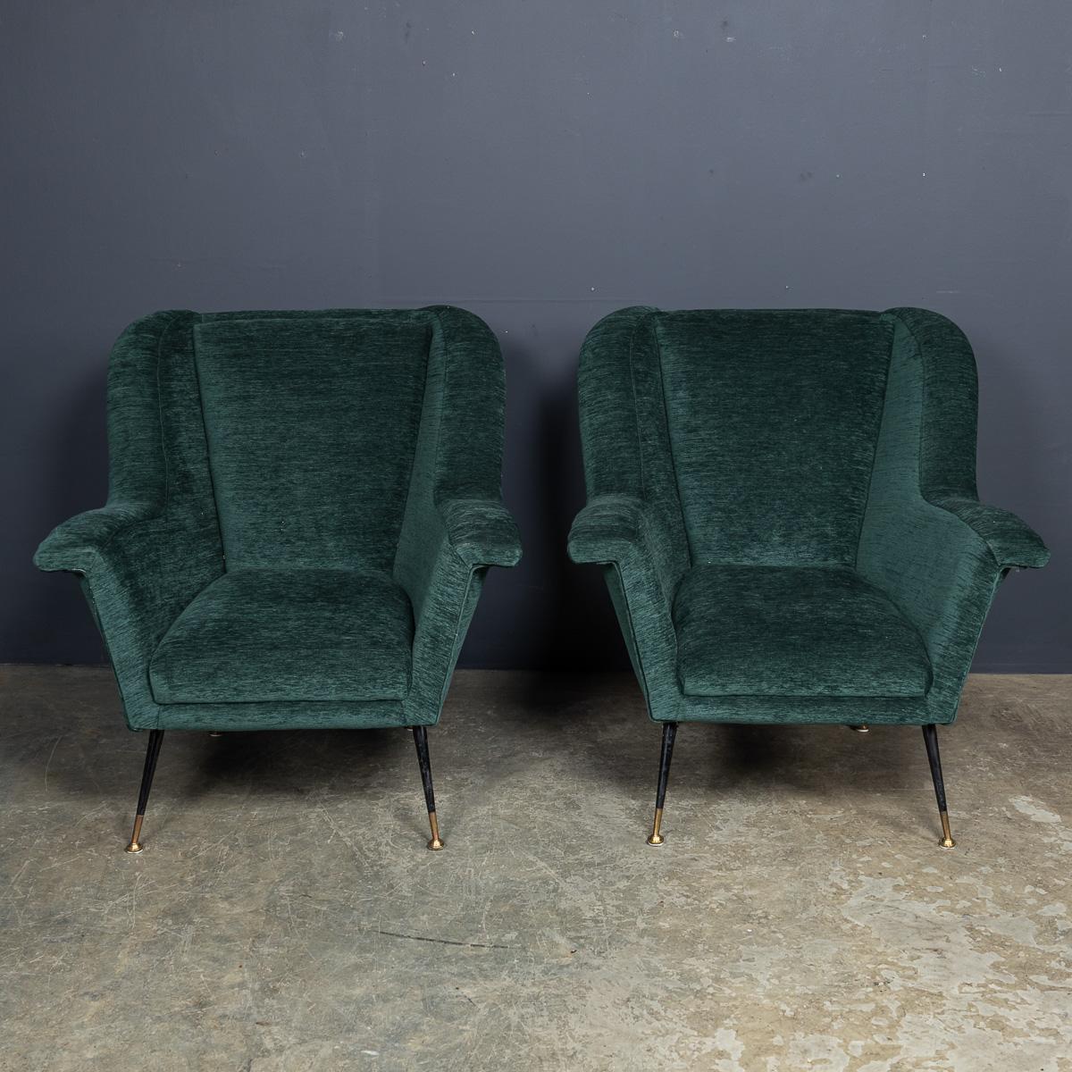 Autre Paire de fauteuils italiens en tissu vert et laiton du milieu du 20e siècle, c.1950 en vente