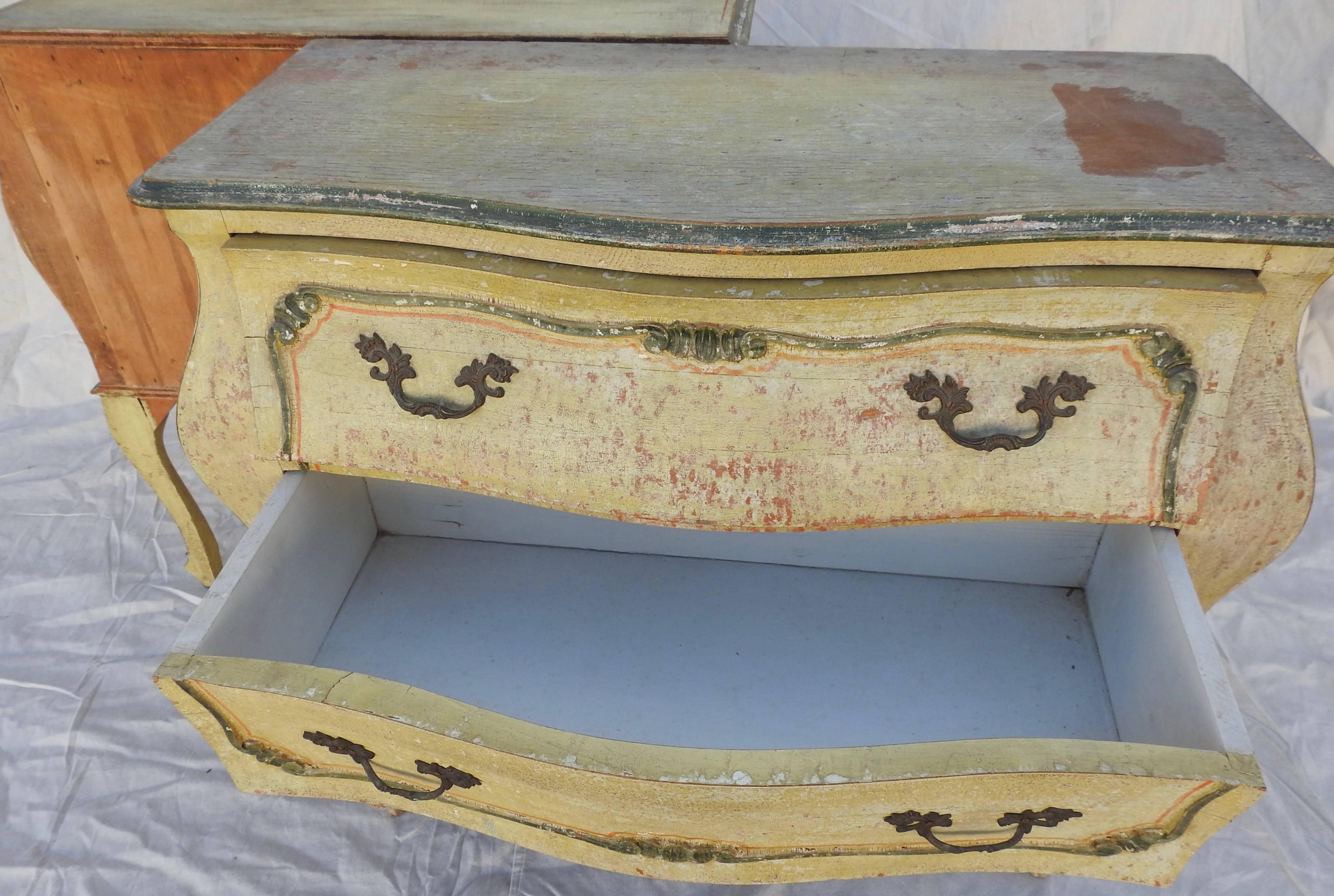 Mid-20th Century Pair of Italian Hand-Painted Bombay Chest In Distressed Condition In Cookeville, TN