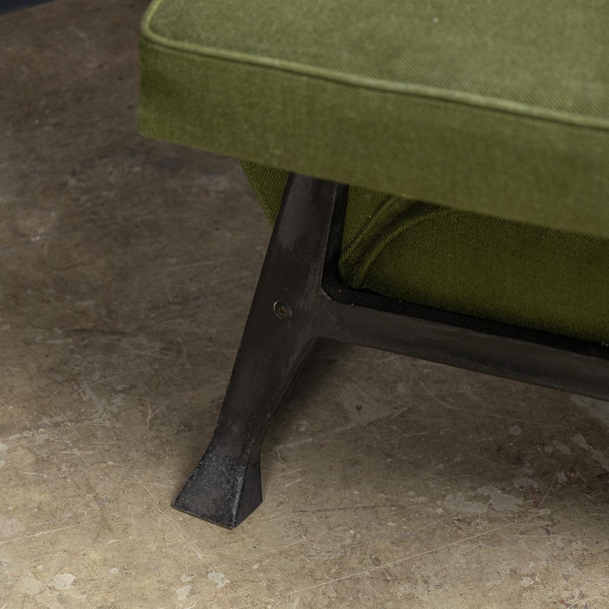 Paire de chaises longues italiennes du milieu du XXe siècle, Roberto Menghi c.1959 en vente 10