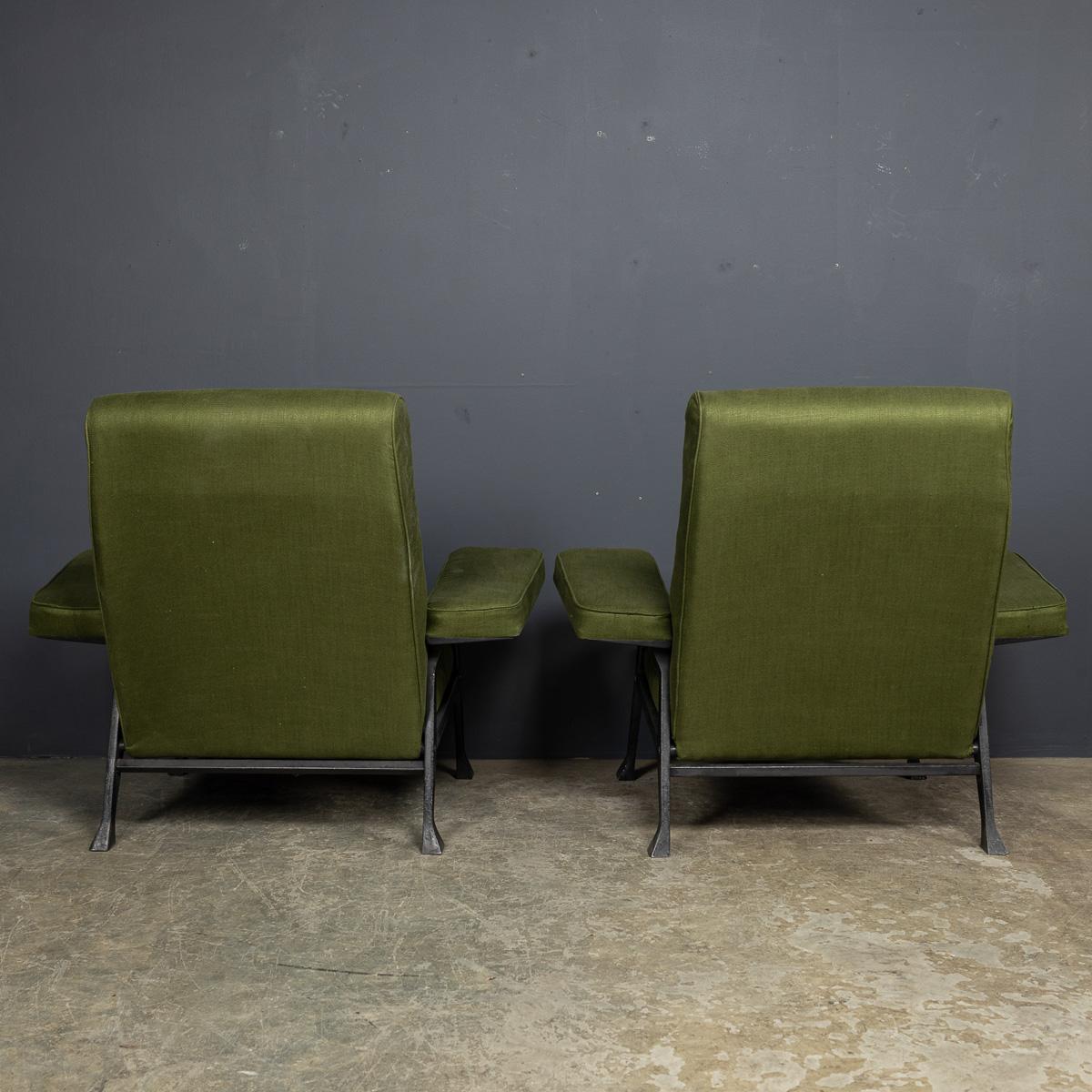 20ième siècle Paire de chaises longues italiennes du milieu du XXe siècle, Roberto Menghi c.1959 en vente