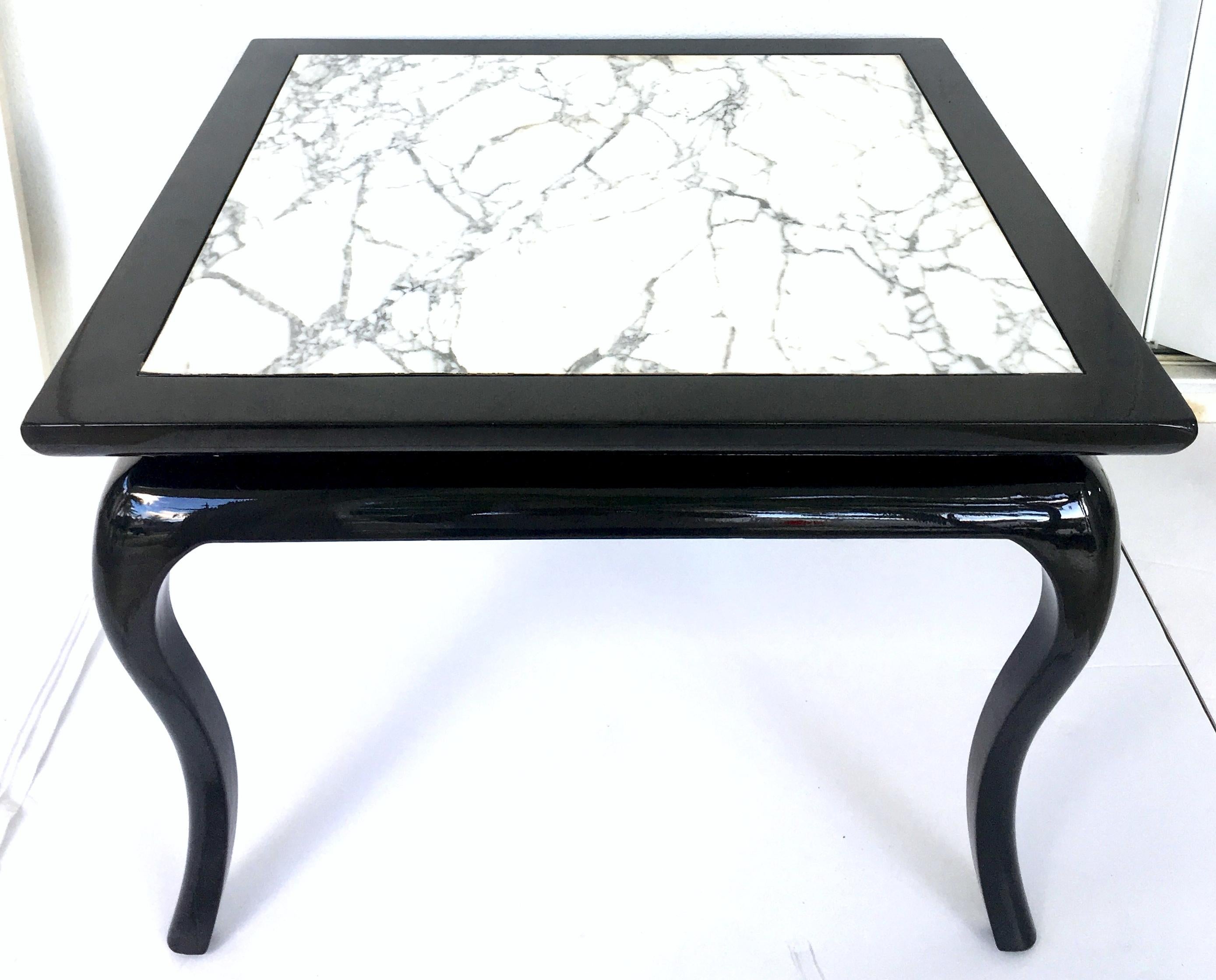 Mid-20th Century Pair of Lacquered and Marble-Top Hollywood Regency Side Tables For Sale 1