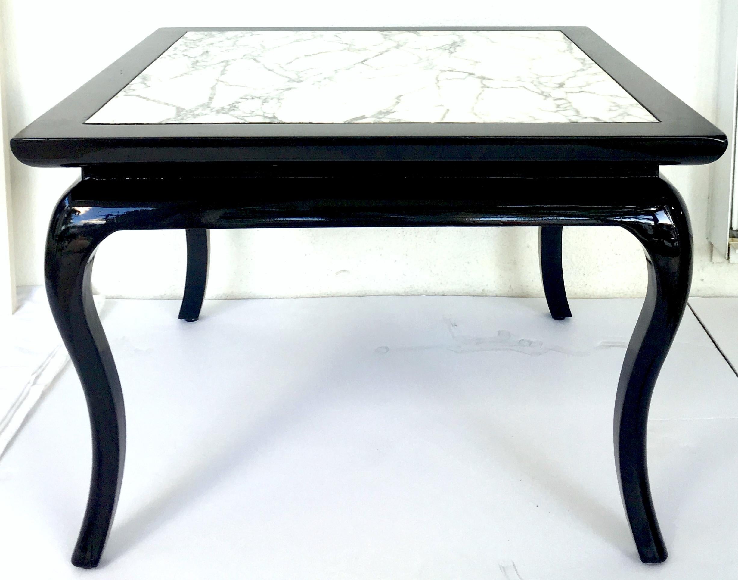 Mid-20th Century Pair of Lacquered and Marble-Top Hollywood Regency Side Tables For Sale 2