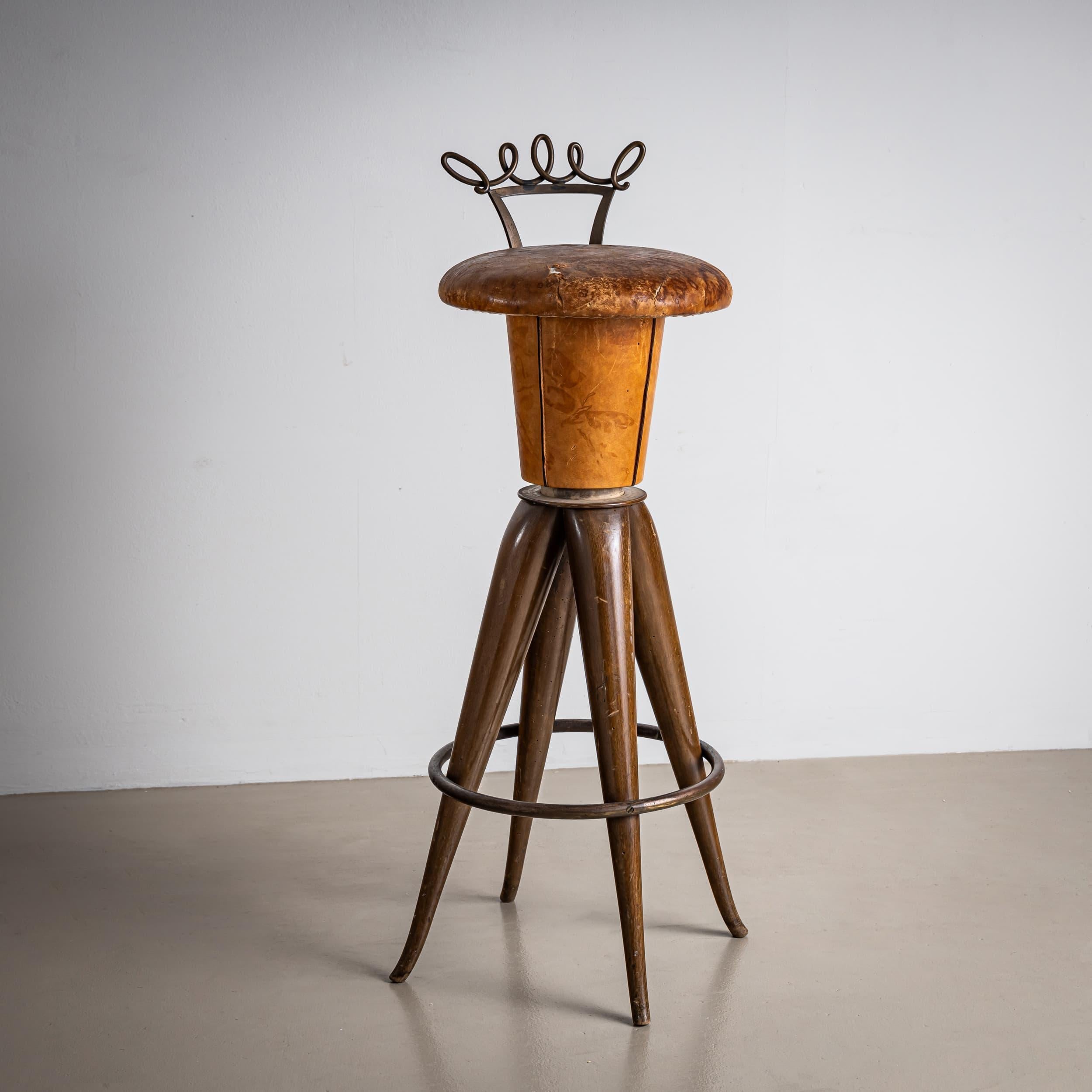 Mitte des 20. Jahrhunderts Ein Paar Barhocker aus Leder und Messing, zugeschrieben Bartolucci Arts im Angebot 1