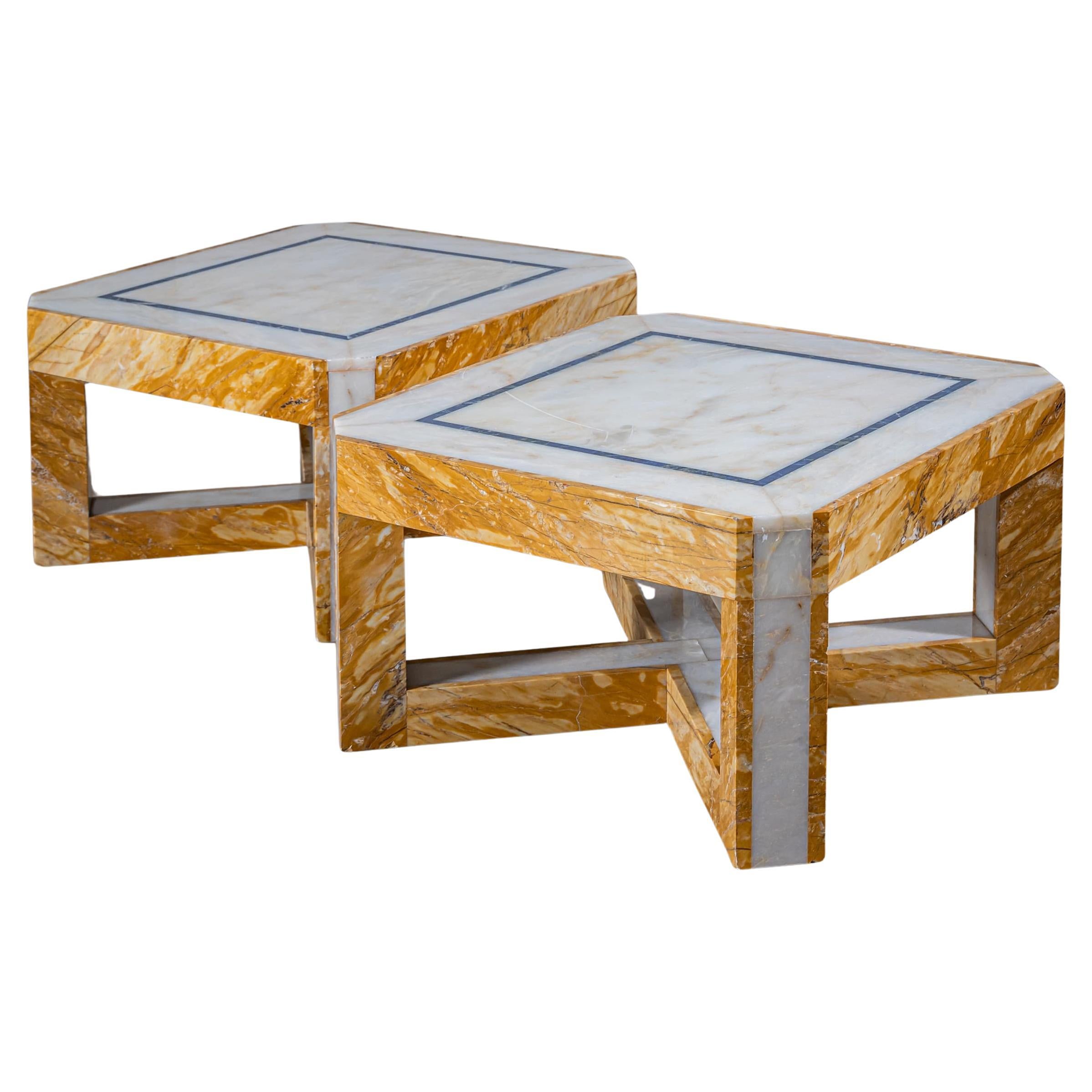 Mitte des 20. Jahrhunderts Ein Paar Marmor-Couchtische, Italien im Angebot