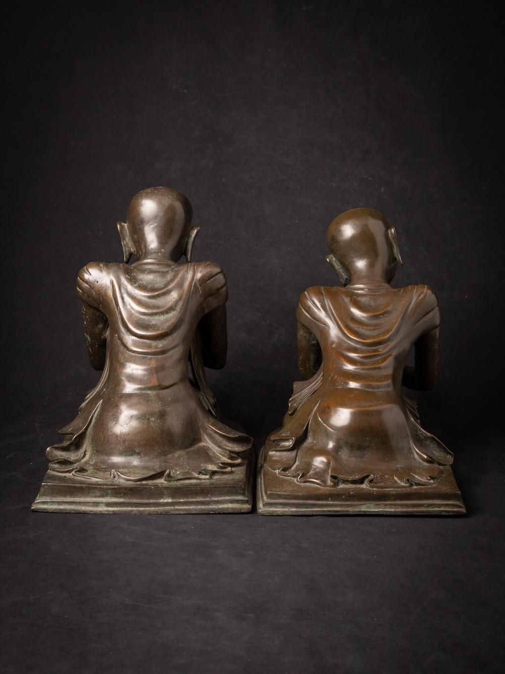 Bronze Mid-20th century Pair of old bronze Burmese Monk statues in Namaskara Mudra For Sale